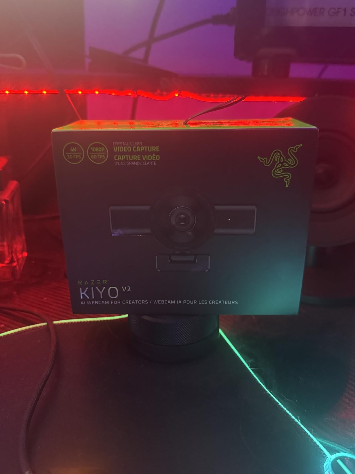 Razer Kiyo V2 Streaming Webcam: 4K 30 FPS, 1080p 60 FPS - AI Powered Auto-Framing - Built-in Microphone - Ultrawide Angle Lens - Privacy Cover - Works with OBS, Xsplit, Discord, Zoom, Teams - Pink customer photo 2