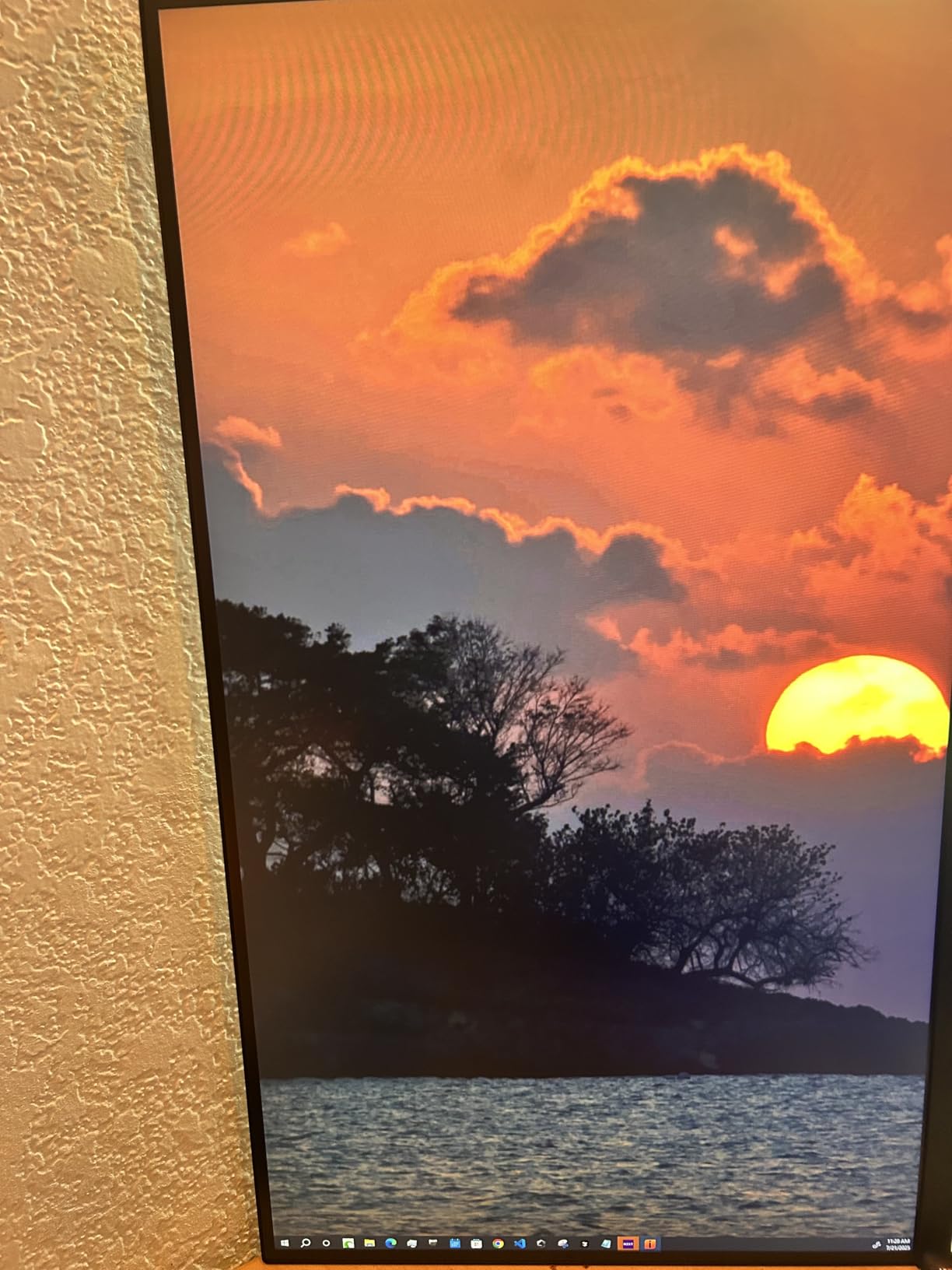 KOORUI 24.5 Inch Gaming Monitor, 200Hz FHD 1080p IPS Screen, 1ms(GTG ), HDR400, 90% DCI-P3, Adaptive Sync, HDMI 2.0丨DisplayPort 1.4, Eye Care, Black (G2511P) customer photo 1