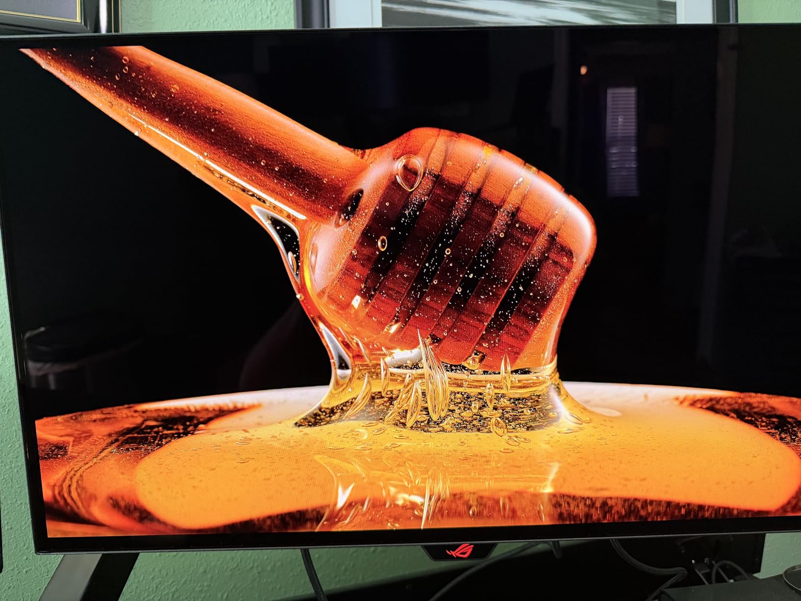 ASUS ROG Strix OLED 27 1440P Gaming Monitor (XG27AQWMG) QHD, TrueBlack Glossy Tandem OLED, 280Hz, 0.03ms, Neo Proximity Sensor, DisplayHDR True Black 500, 99% DCI-P3, DisplayWidget, 3yr Warranty customer photo 1