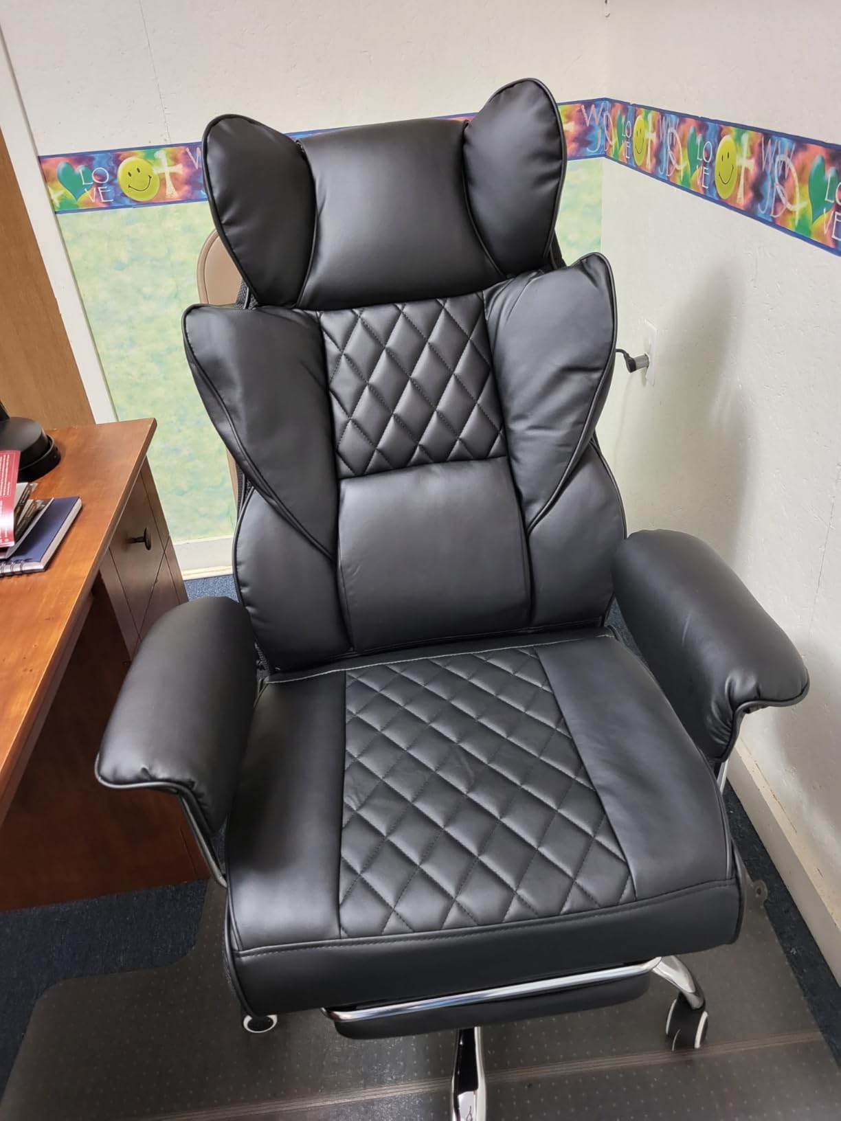 COMHOMA Big and Tall Office Chair, High Back Leather Gaming Chair with Footrest, Executive Ergonomic Office Chair with Pocket Spring Lumbar Support and with Outward Fixed Soft Armrests customer photo 1