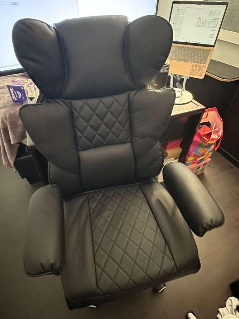 COMHOMA Big and Tall Office Chair, High Back Leather Gaming Chair with Footrest, Executive Ergonomic Office Chair with Pocket Spring Lumbar Support and with Outward Fixed Soft Armrests customer photo 2