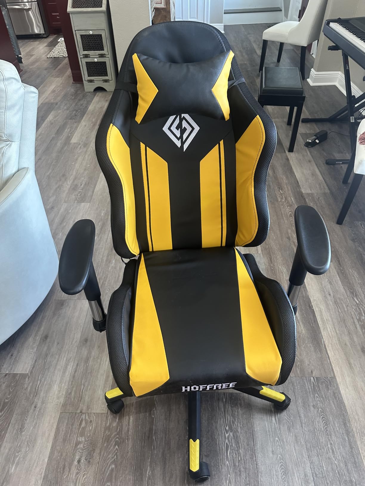 HOFFREE LED Gaming Chair for Kids Reclining Gaming Chairs for Teens 8-15 Computer Chair with RGB Lights Kids PC Game Chair with Footrest and Lumbar Support Video Game Chairs Black customer photo 1
