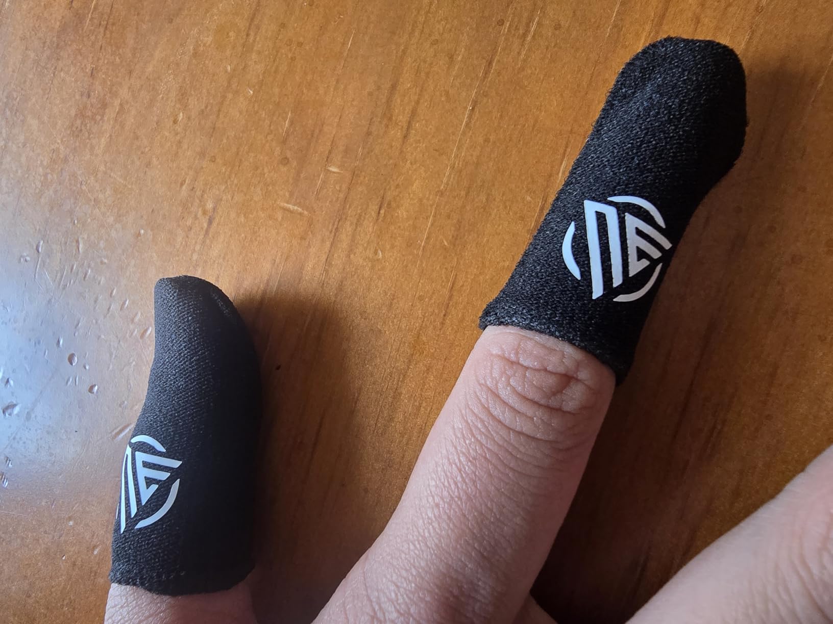 Gaming Finger Sleeves, Ultra-Thin Carbon Fiber, Anti-Sweat & Anti-Slip, Universal for all Phones & Tablets customer photo 2