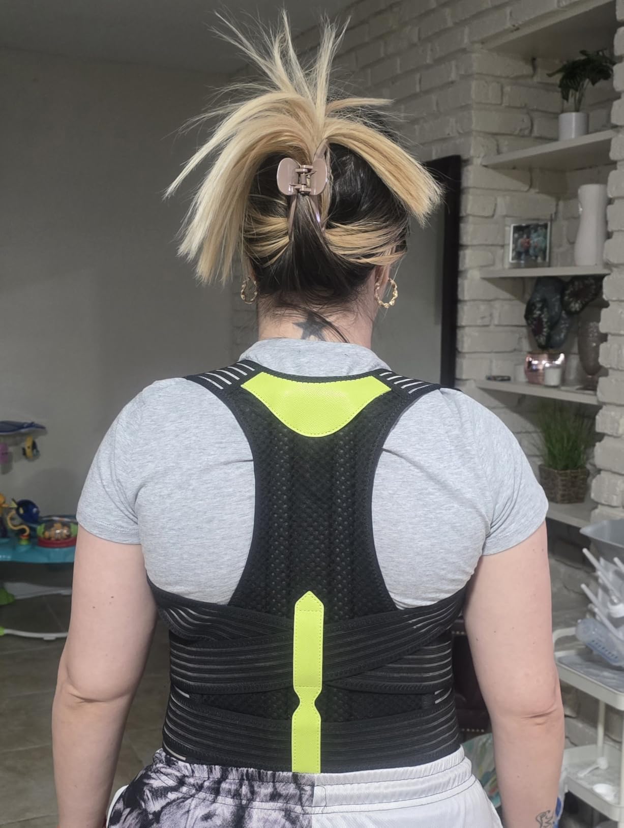 Back Brace Posture Corrector for Women and Men, 4-Point Back Support System for Upper/Lower Back Pain Relief customer photo 1