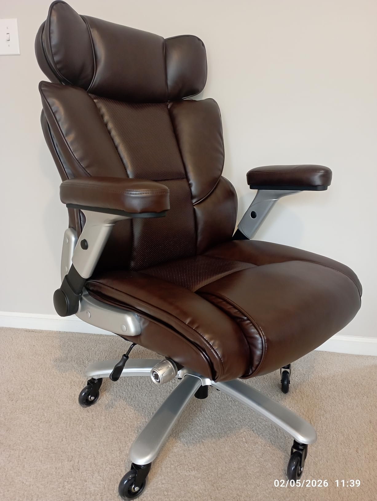 FLEXISPOT 600lbs Big and Tall Office Chair for Heavy People, Heavy Duty Computer Desk Chair with Dynamic Lumbar Support 2D Armrest Blade Wheels, Chairs for Home Office Gaming Working, Leather, Black customer photo 1