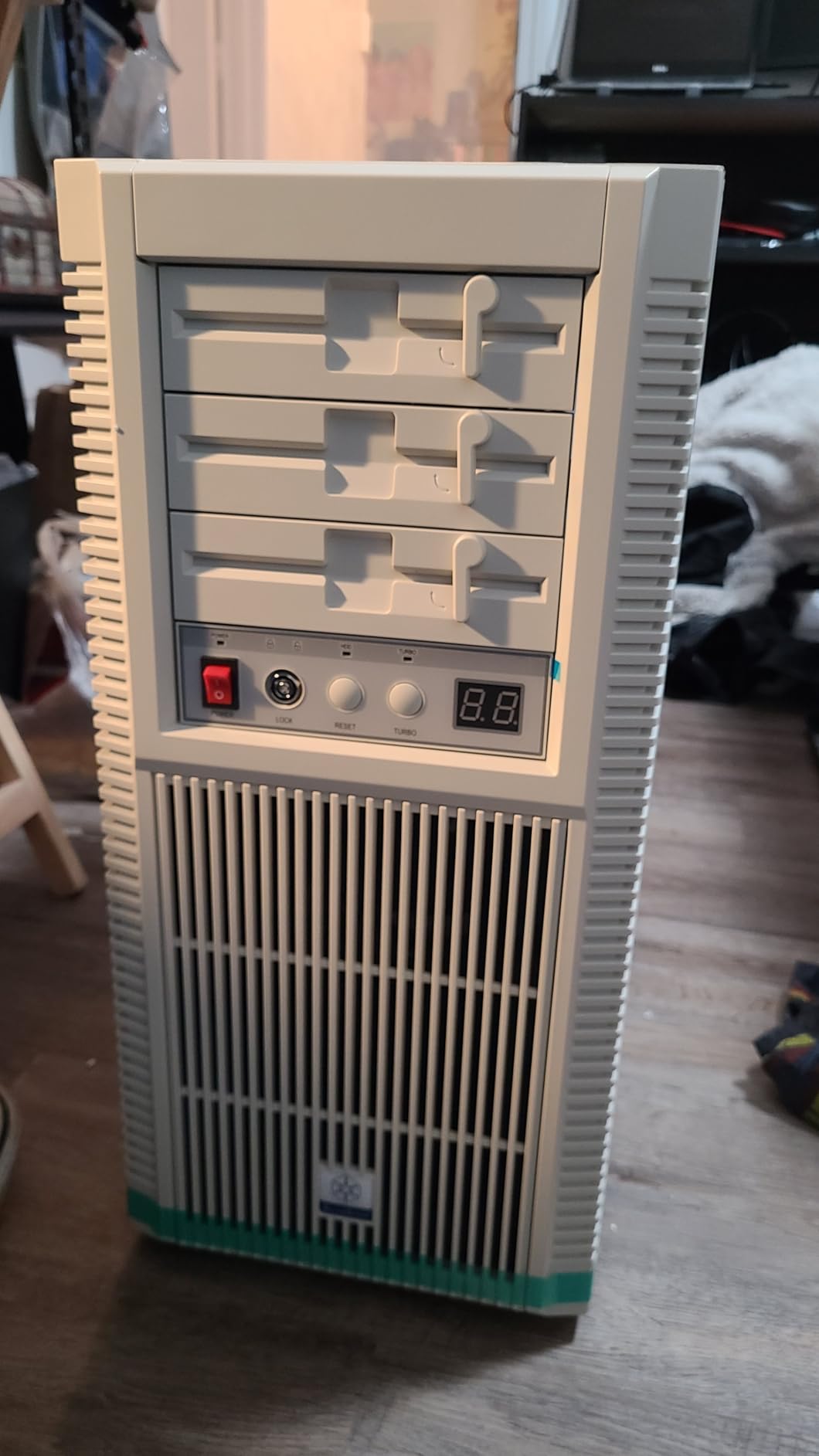 Silverstone Technology FLP02W Retro-Inspired Tower Chassis with high-Performance Cooling and Expansion Support, SST-FLP02W customer photo 1