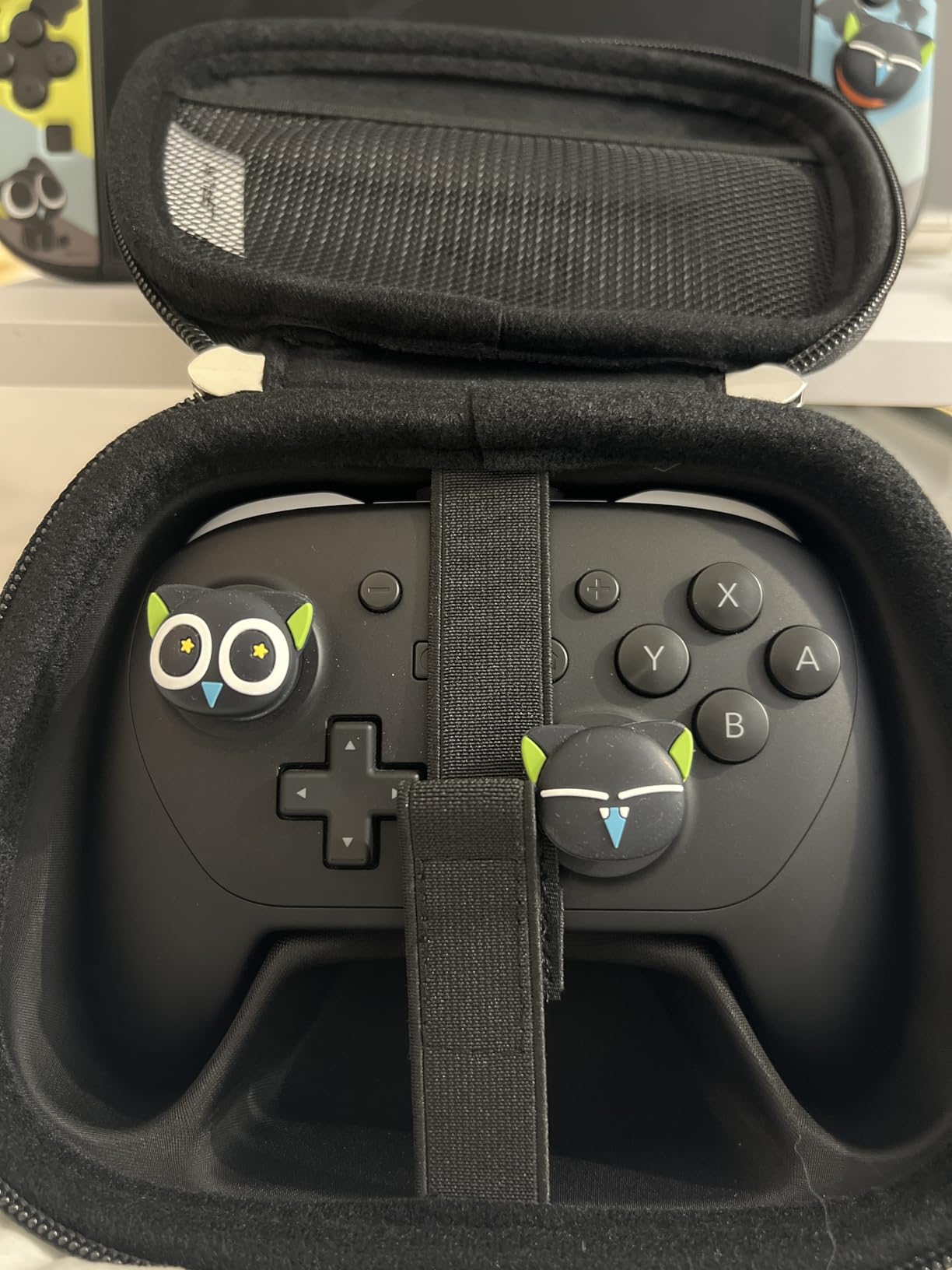 JSAUX Slim & Compact Case for Nintendo Switch Pro / Switch 2 Pro Controller, Hard Shell Travel Carrying Case, Portable Protective Bag with All Around Protection, Includes 6 Thumb Grips, Black customer photo 1