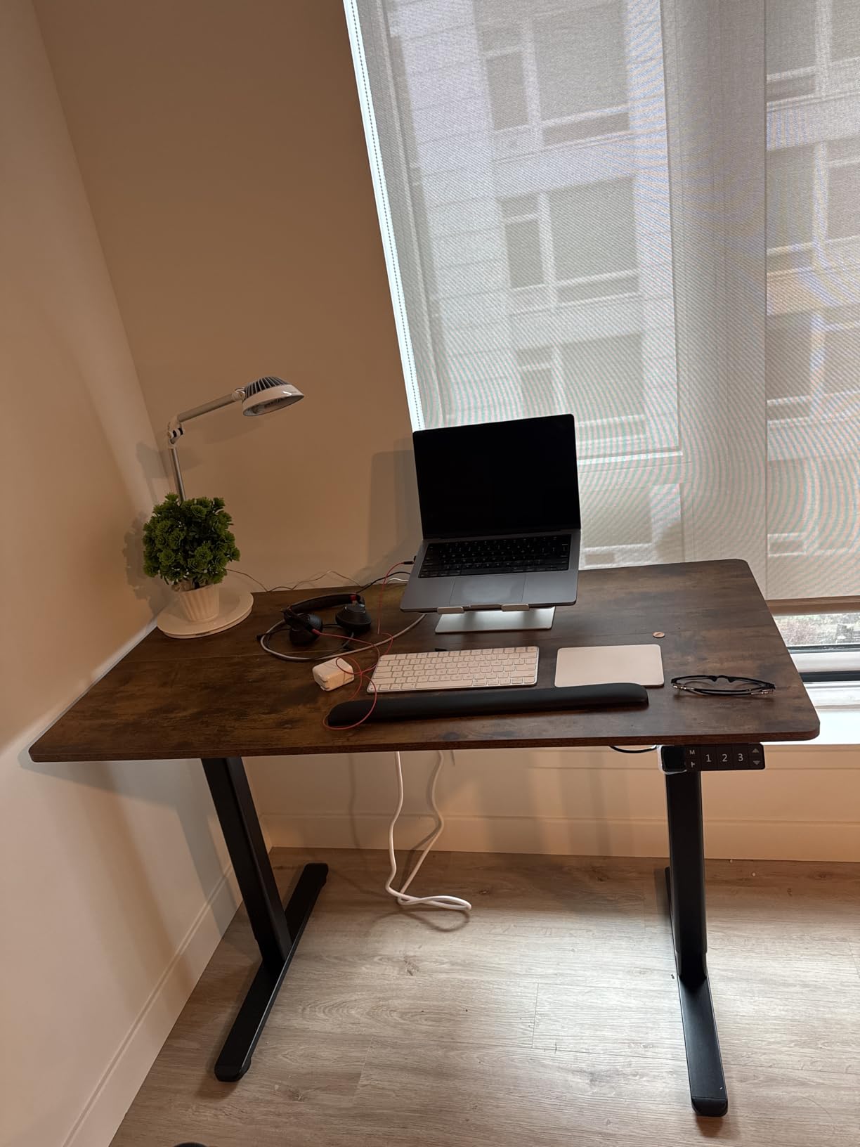 Claiks Electric Standing Desk, Adjustable Height Stand up Desk, 48x24 Inches Sit Stand Home Office Desk with Splice Board, Black Frame/Deep Black Top customer photo 2