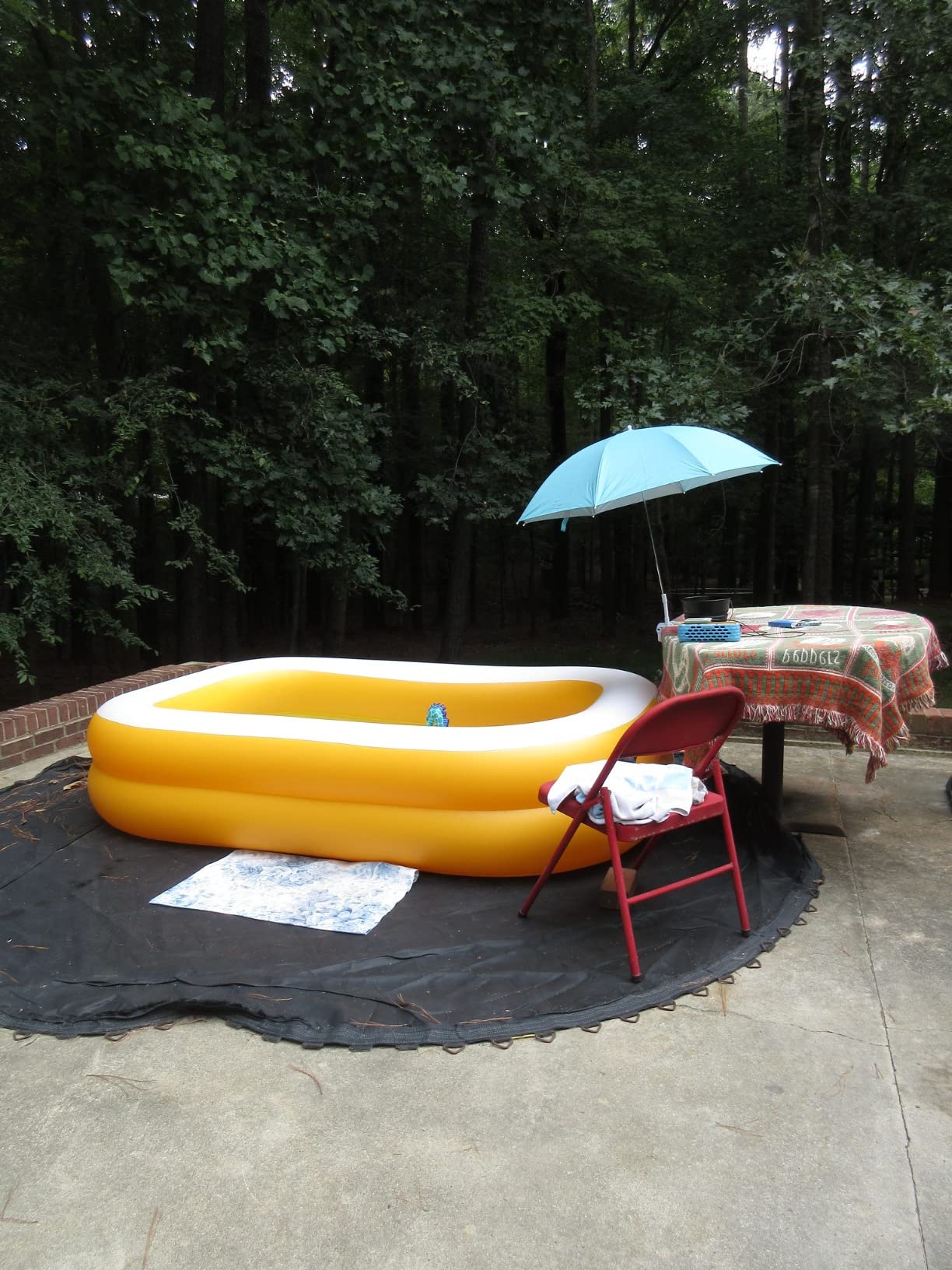58484EP Swim Center Inflatable Family Pool: 277 Gallon Capacity - 120