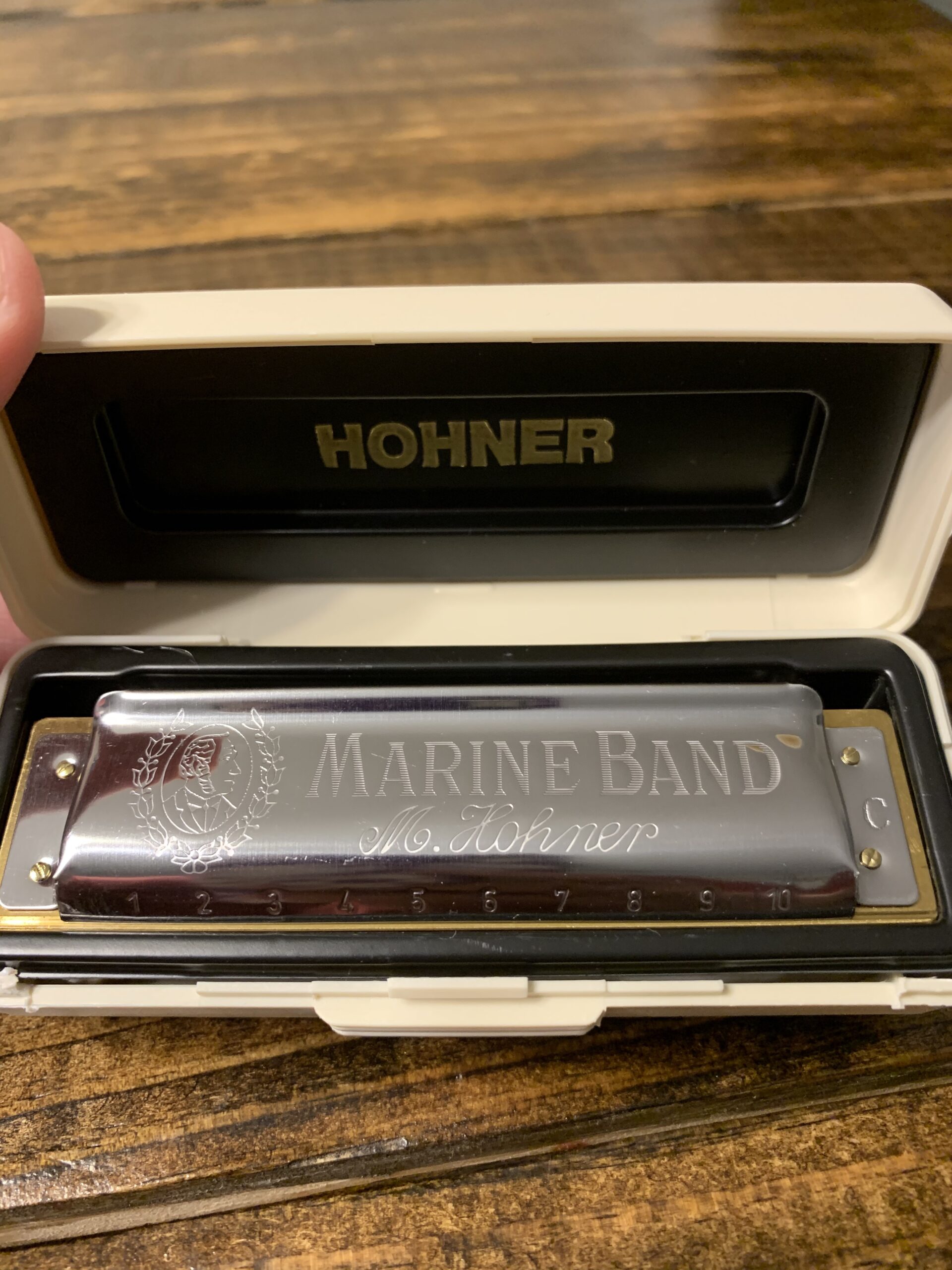 Hohner 1896BX Marine Band Harmonica, Key of C - Classic Brass Reedplates, Single Laquered Pearwood Comb customer photo 1