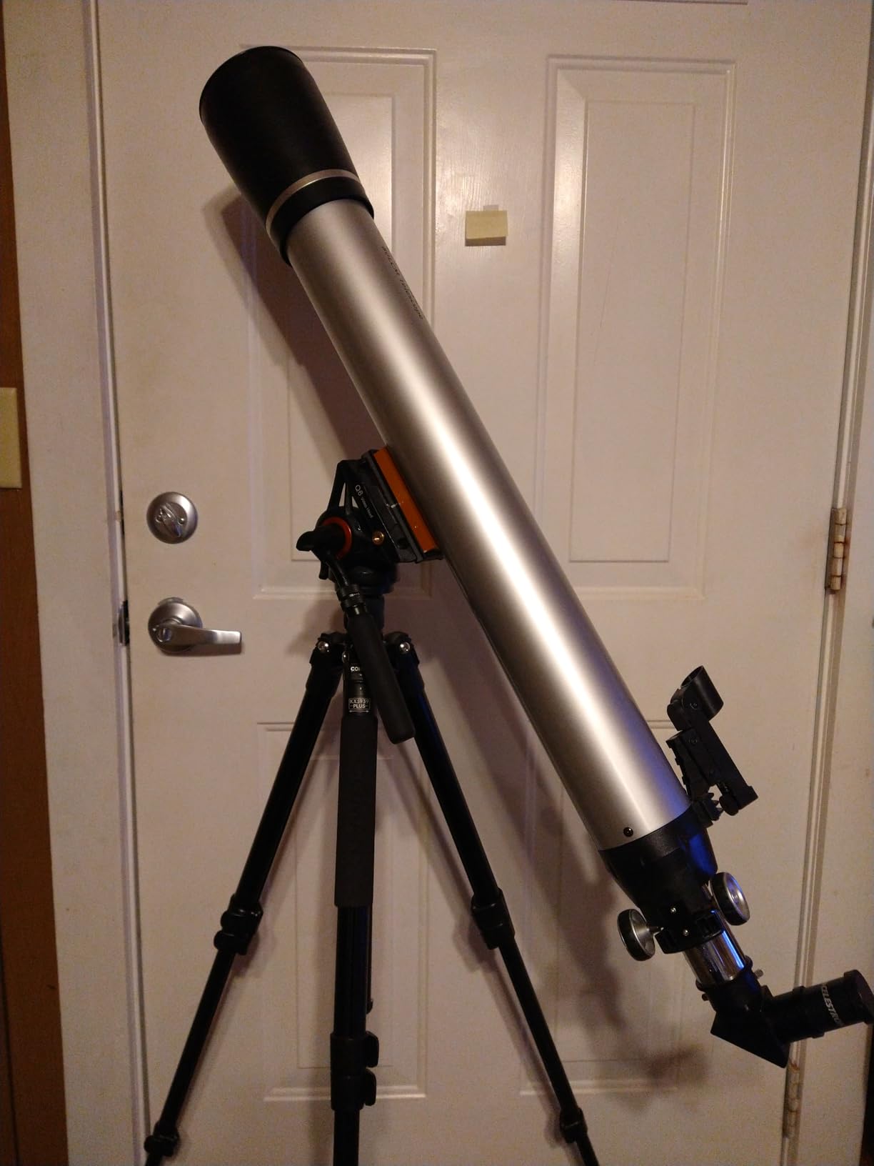 Celestron NexStar 4SE Computerized Telescope - 4-Inch Maksutov-Cassegrain Optical Tube - Fully Automated GoTo Mount with SkyAlign - 40,000+ Object Database customer photo 1