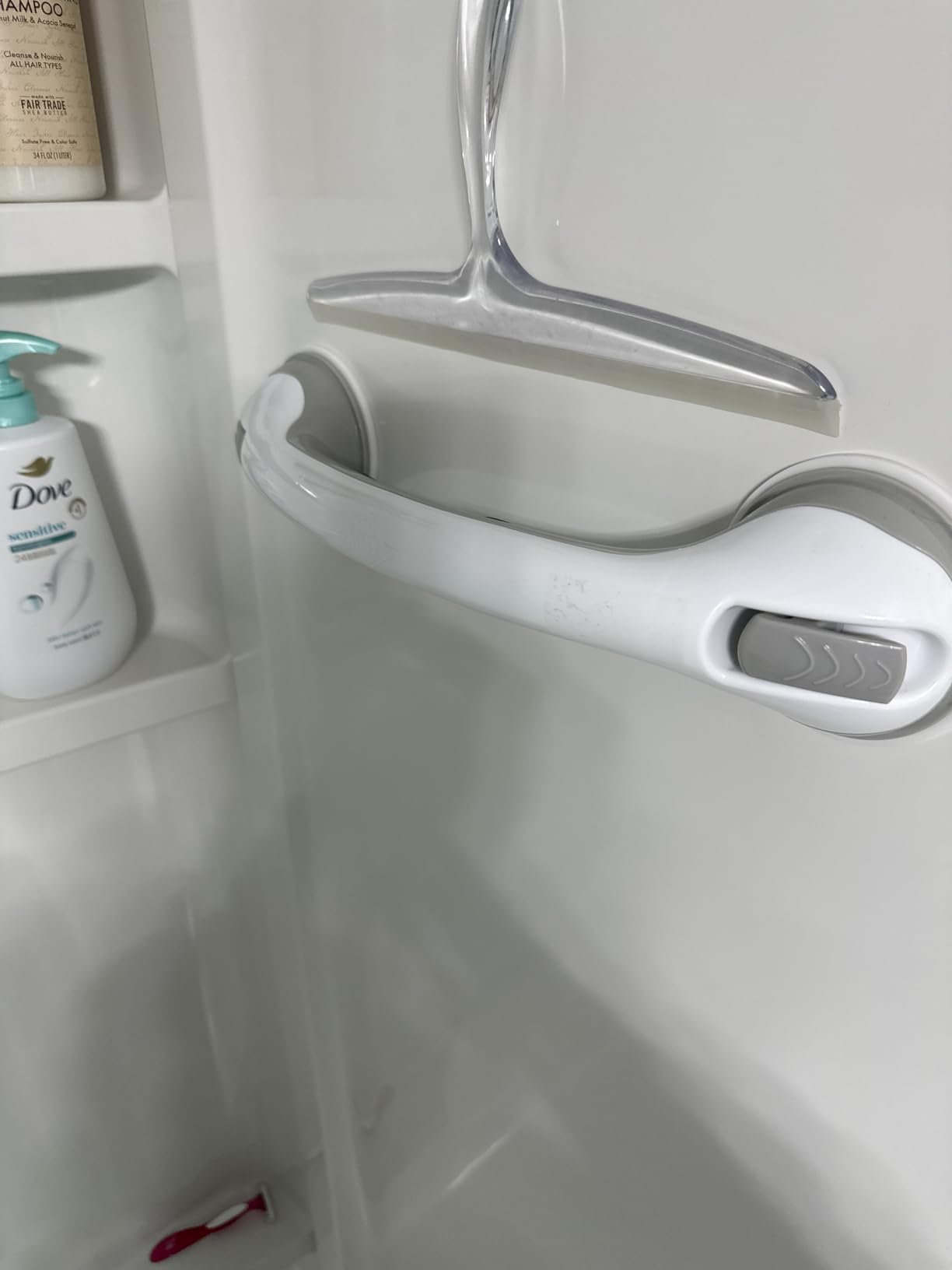 Safe-er-Grip Changing Lifestyles Suction Cup Grab Bars For Bathtubs & Showers; Safety Bathroom Assist Handle, White & Grey, 16 Inches customer photo 1