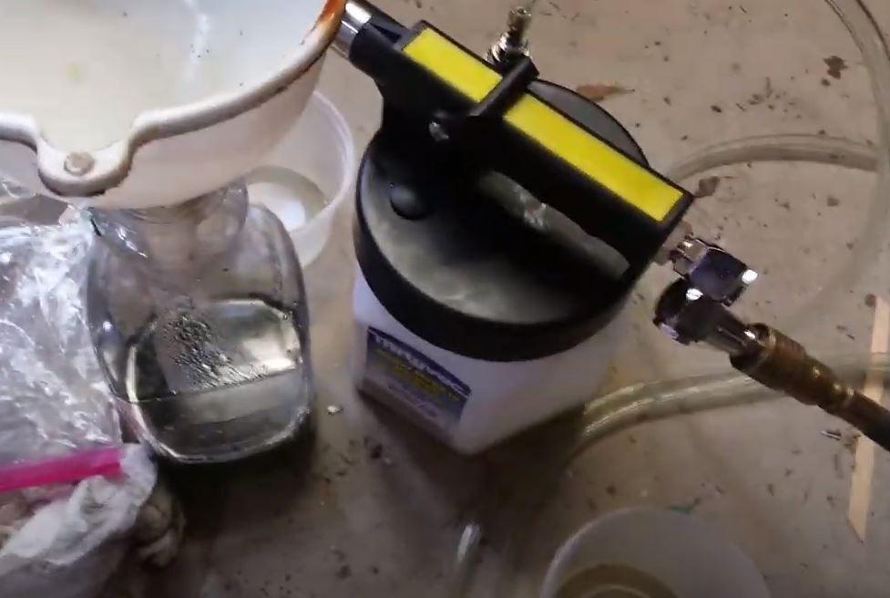 Mityvac MV6835 Pneumatic Brake and Clutch Bleeding Kit with Clamp-on Refill, Air Operated, 1.9 Quart Reservoir customer photo 2