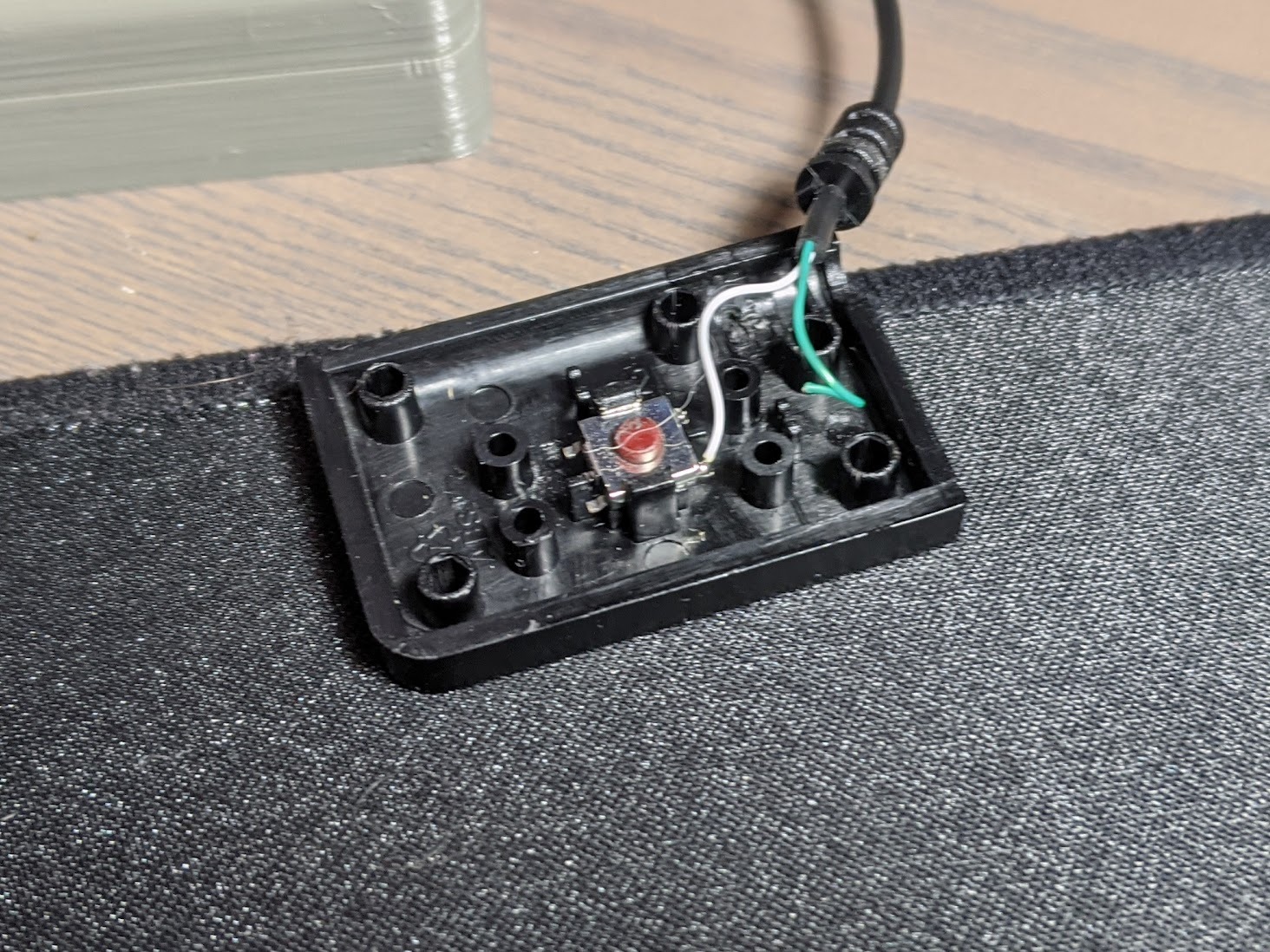 IOGEAR 2-Port USB VGA Cabled KVM Switch - 2048 x 1536 - Remote Button Switch - Plug n Play - PC, MAC, SUN - GCS22U customer photo 2