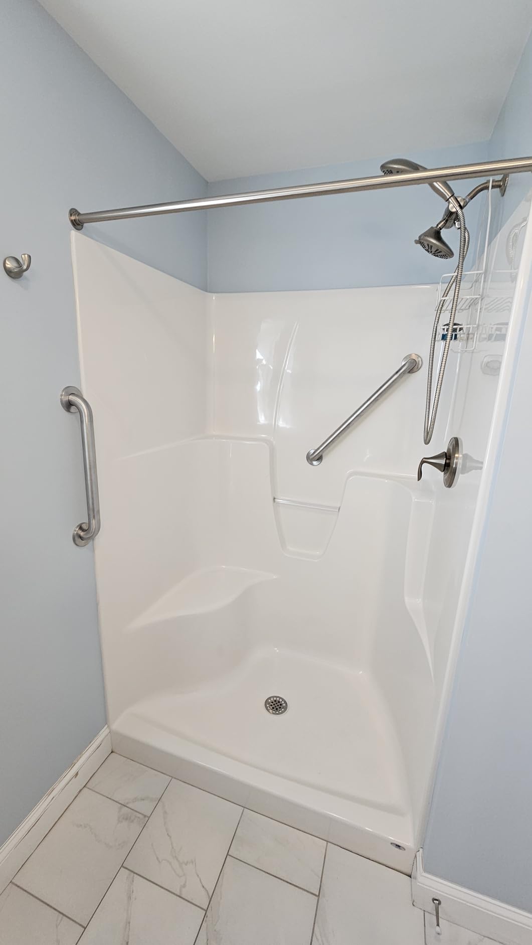 Moen Home Care Bathroom Safety 18 Inch Stainless Steel Handicap Grab Bar for Bathtub and Shower, Slip Resistant Finish, Elderly Assistance Product, Polished Brass, R8918P customer photo 2