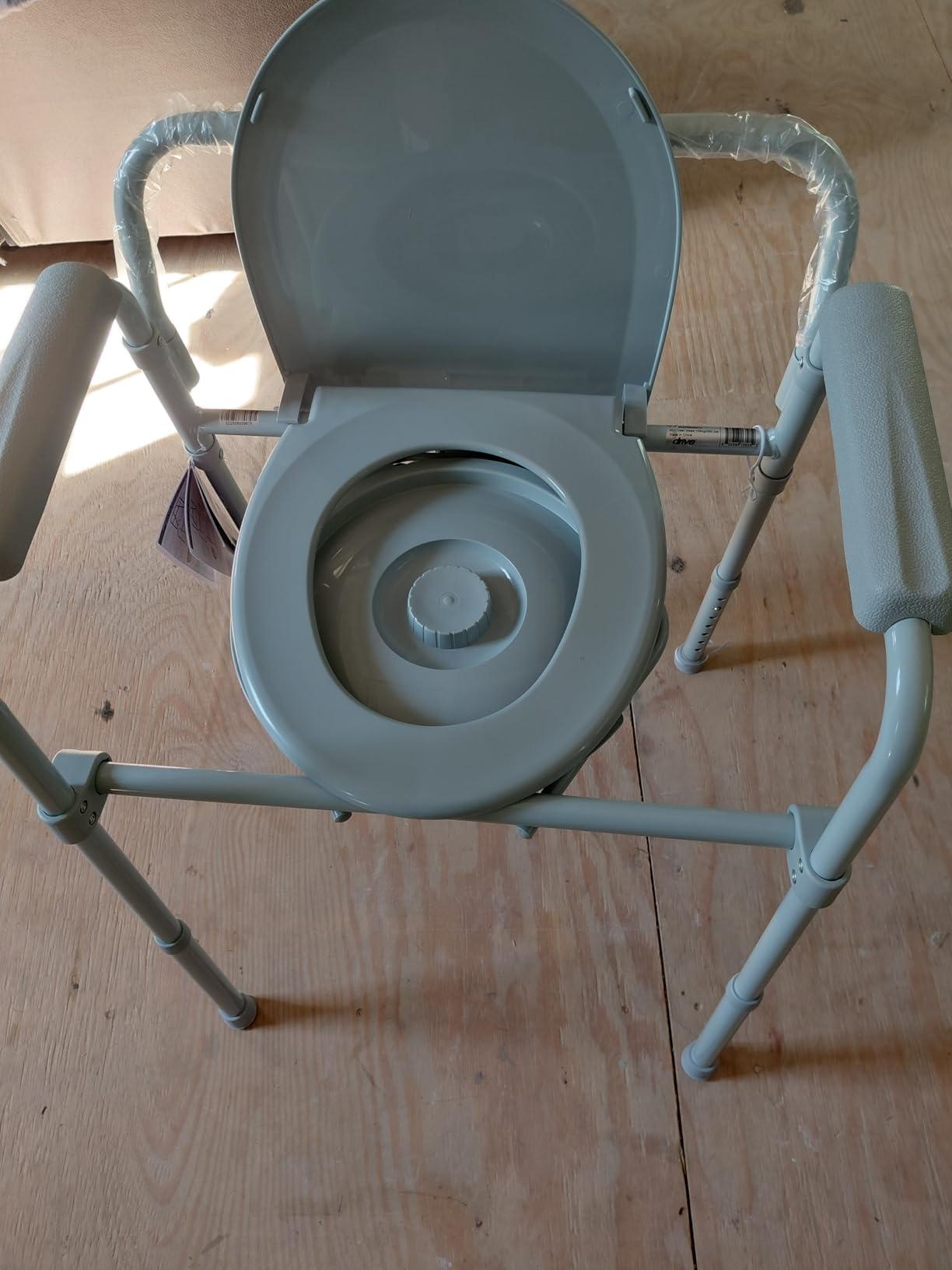 Drive Medical Folding Steel Bedside Commode Chair - Portable 3-in-1 Toilet Solution - Adjustable Height - 7.5 Qt Bucket Included - Durable Powder-Coated Steel Frame - Supports up to 350 Lb customer photo 2