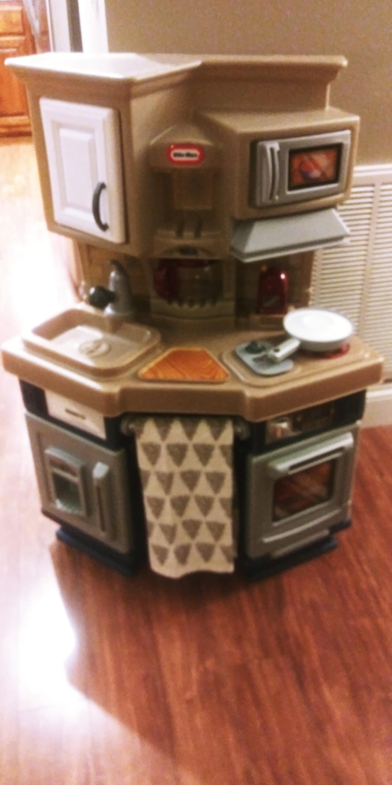 Little Tikes Super Chef Kitchen Blue & Cream, 14.00 l x 28.00 w x 40.00 h inches customer photo 2