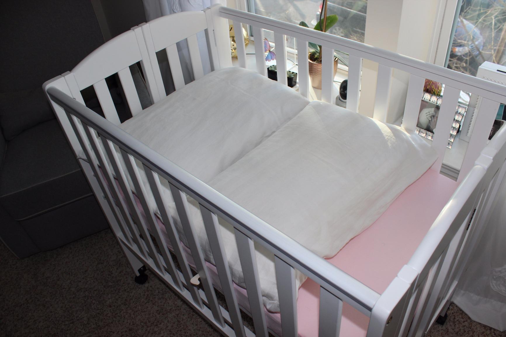 Dream On Me 2-in-1 Folding Portable Compact Mini Baby Crib in Natural, GreenGuard Gold & BSA, US Patented Flat Folding System, Locking Wheels, 1