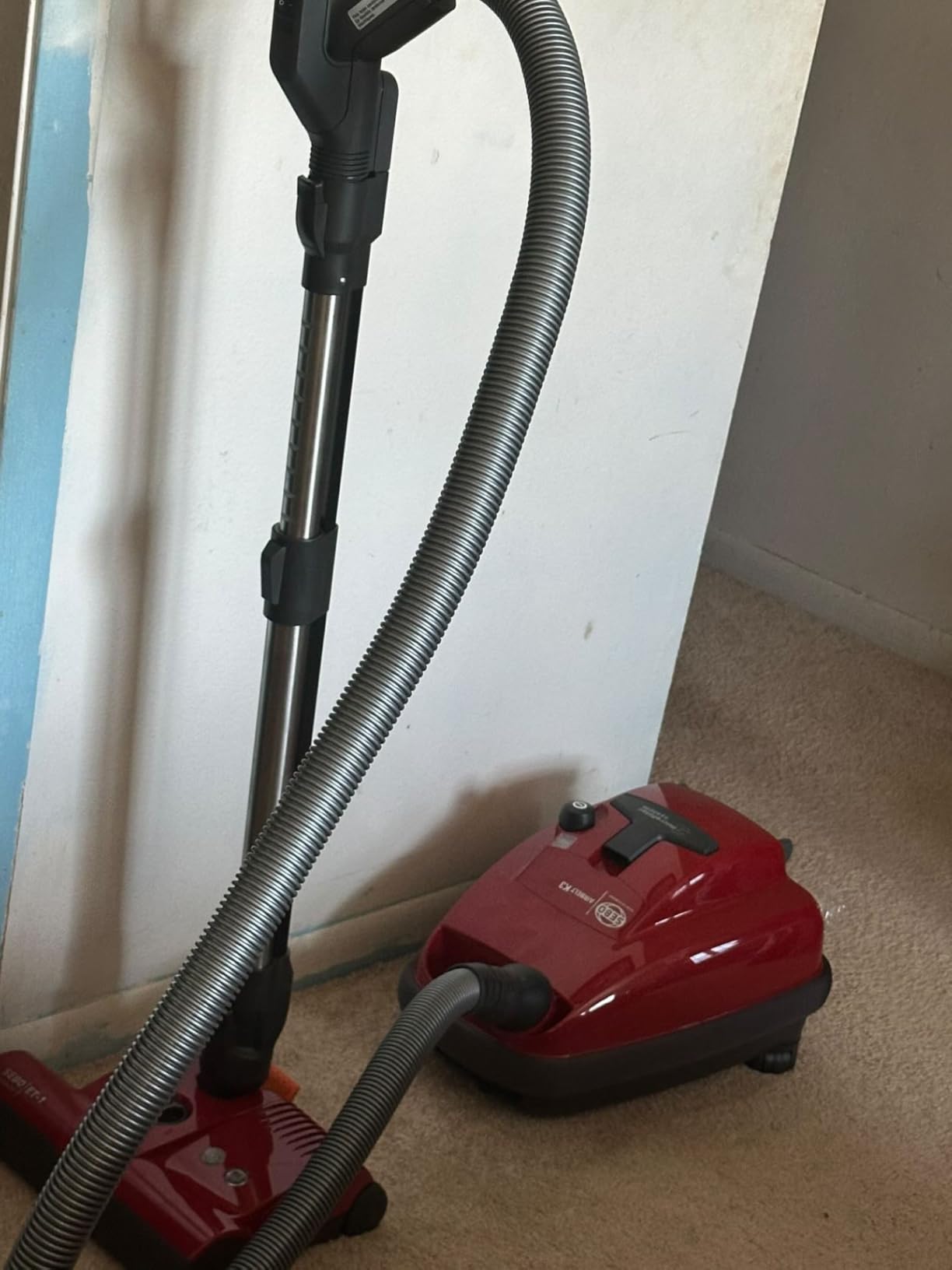 AIRBELT K3 Premium Canister Vacuum Cleaner with 7-Year Motor Warranty, Comes with Powerful ET-1 Powerhead for Pets and Carpeting + Parquet Brush, 37-Foot Operating Radius, Made in Germany customer photo 2