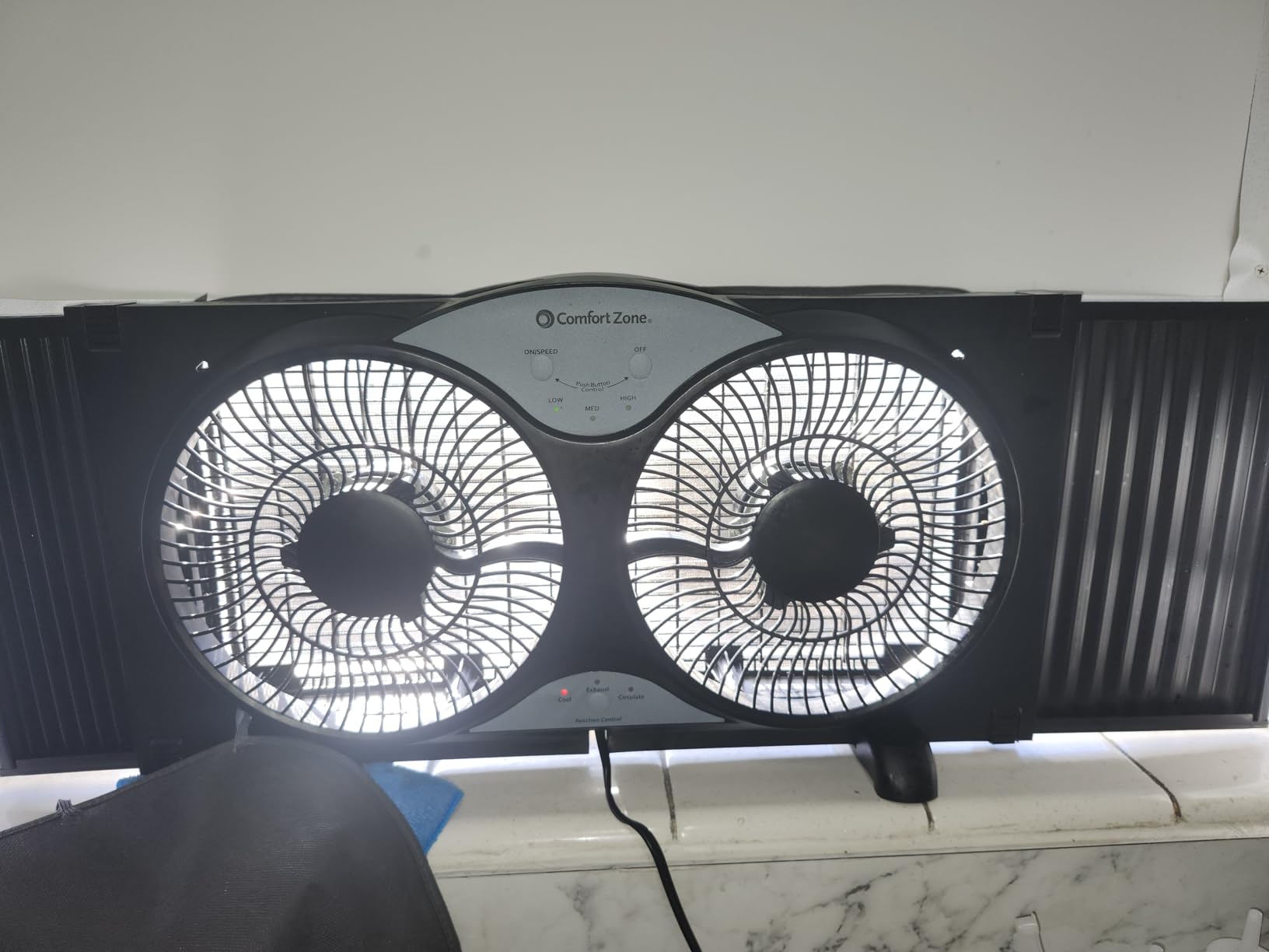 Comfort Zone Twin Window Fan with Remote Control, Removable Cover, Reversible, 9 inch, 3 Speed, 3 Function, Expandable, Exhaust, Airflow 8.40 ft/sec, Ideal for Home, Kitchen, Bedroom & Office, CZ310R customer photo 1