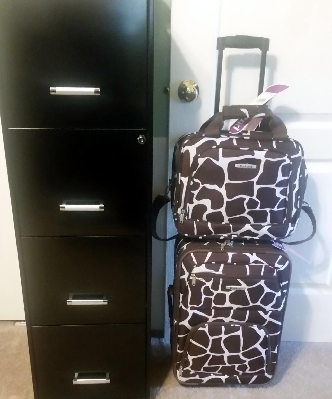 Rockland Fashion Softside Upright Luggage Set, Expandable, Black, 2-Piece (14/19) customer photo 2