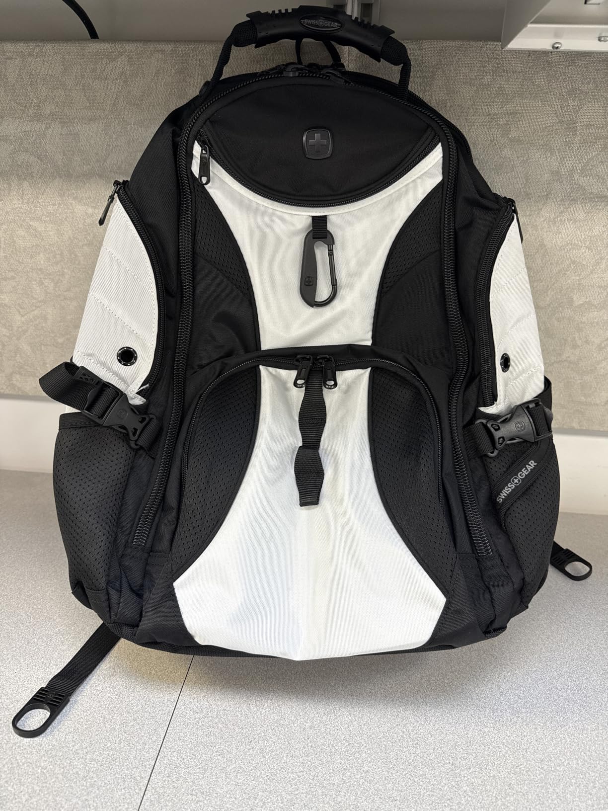SWISSGEAR 1900 ScanSmart Laptop Backpack, Fits Most 17-Inch Laptops, TSA-Friendly Lay-Flat Design, RFID Protection, and Tablet Pocket, Black, 31L, 18.5-Inch customer photo 2