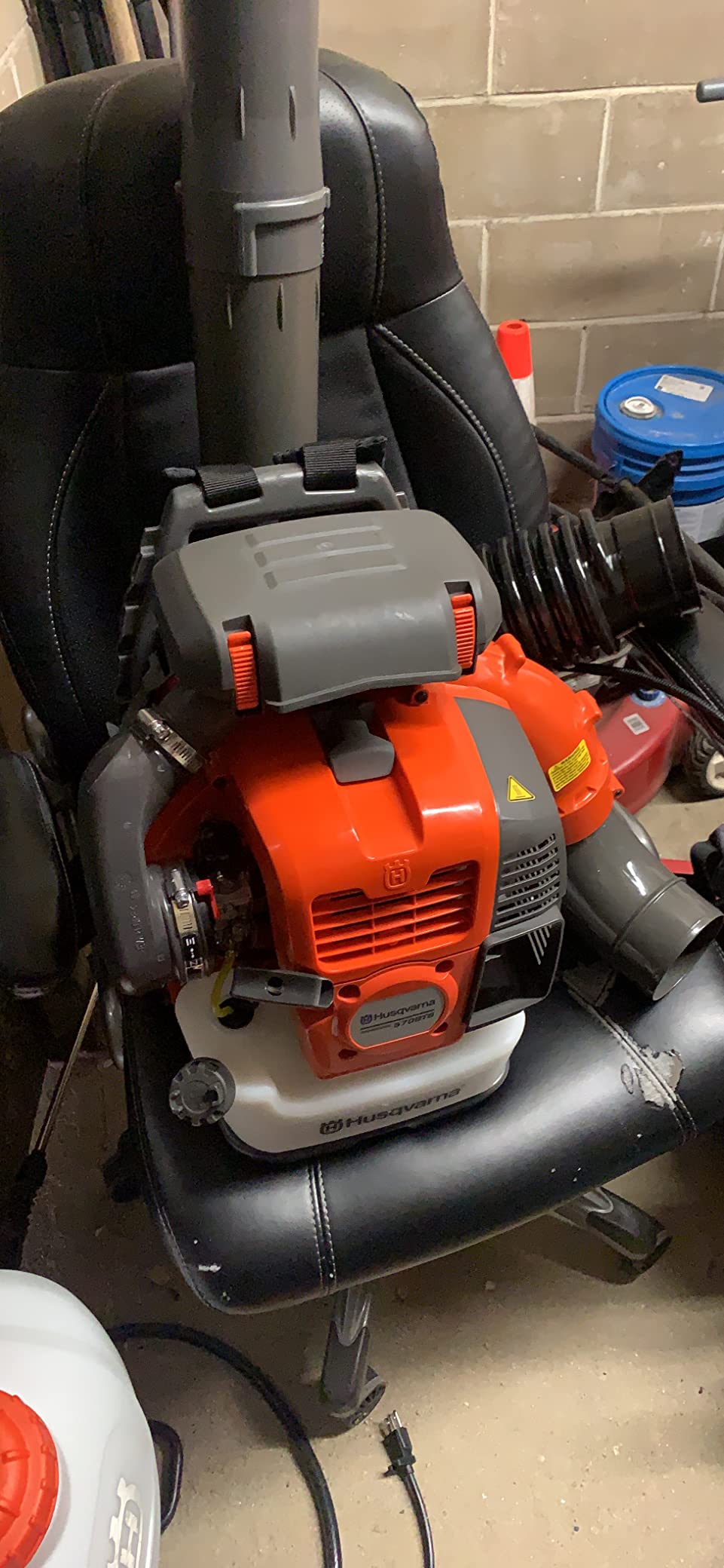 Husqvarna 570BTS Backpack Leaf Blower, 66-cc 4-HP 2-Cycle Gas Leaf Blower, 972-CFM, 236-MPH, 37-N Powerful Clearing Performance customer photo 1