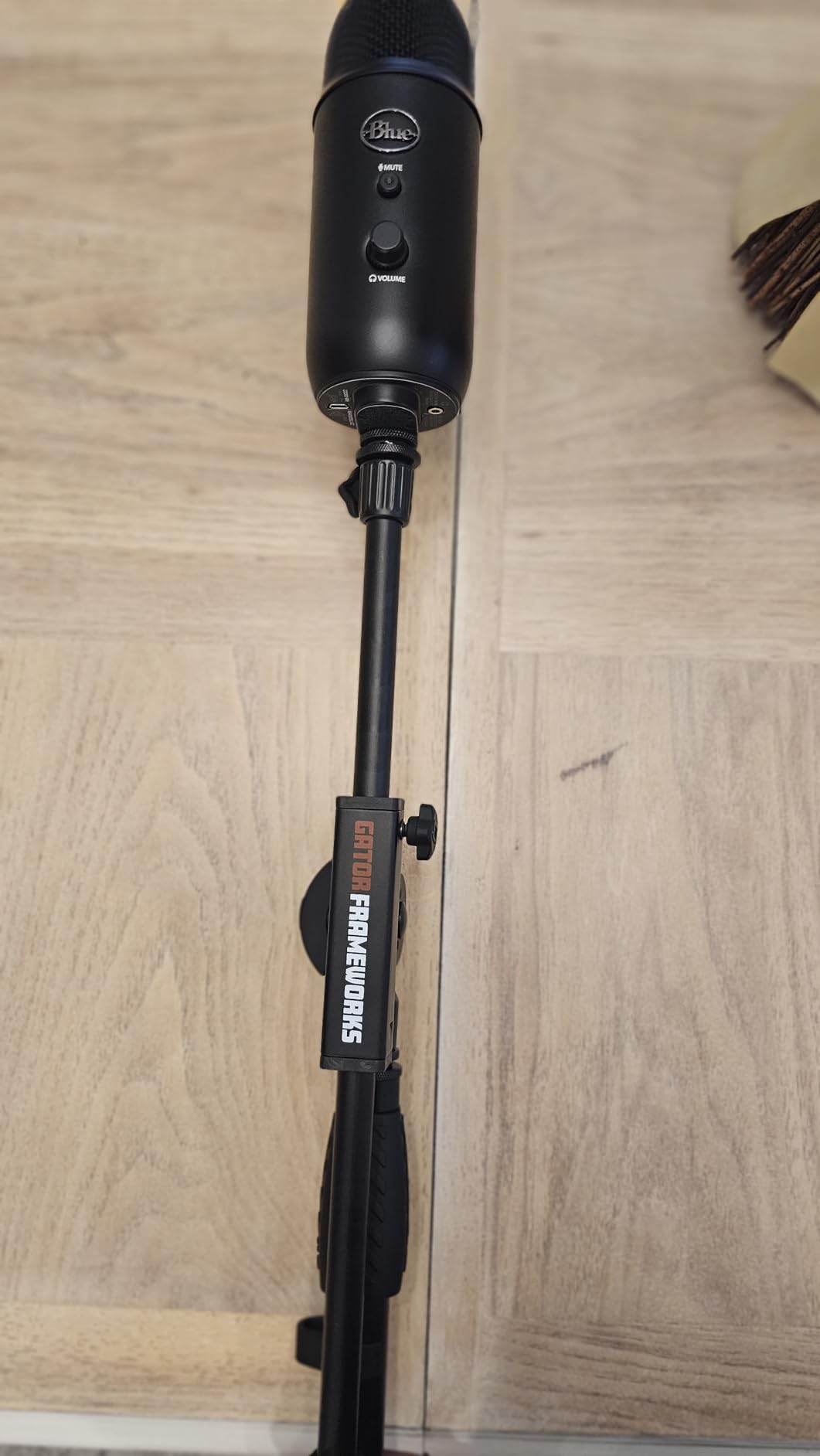 Gator Frameworks Tripod Mic Stand with Boom Arm & Soft Grip Twist Clutch Height Adjustment, Includes 3/8