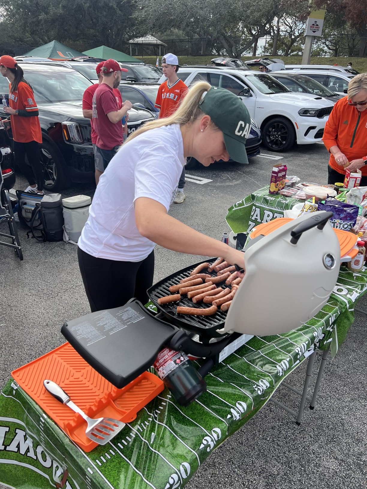 Weber Q1200 Liquid Propane Portable Gas Grill, Titanium - 1-Burner Travel and Camping Grill with Cast-Iron Grates & Electronic Ignition customer photo 1