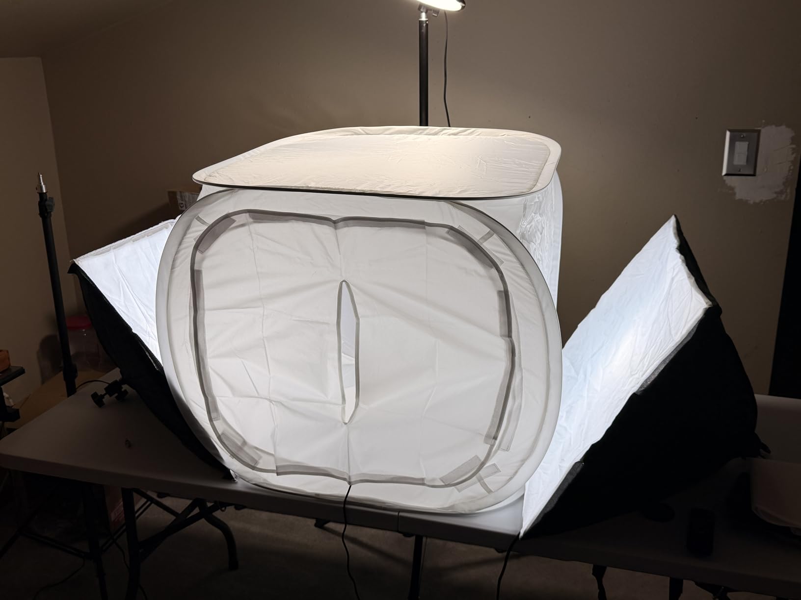 Neewer® 24x24 inch/60x60 cm Photo Studio Shooting Tent Light Cube Diffusion Soft Box Kit with 4 Colors Backdrops (Red Dark Blue Black White) for Photography customer photo 1