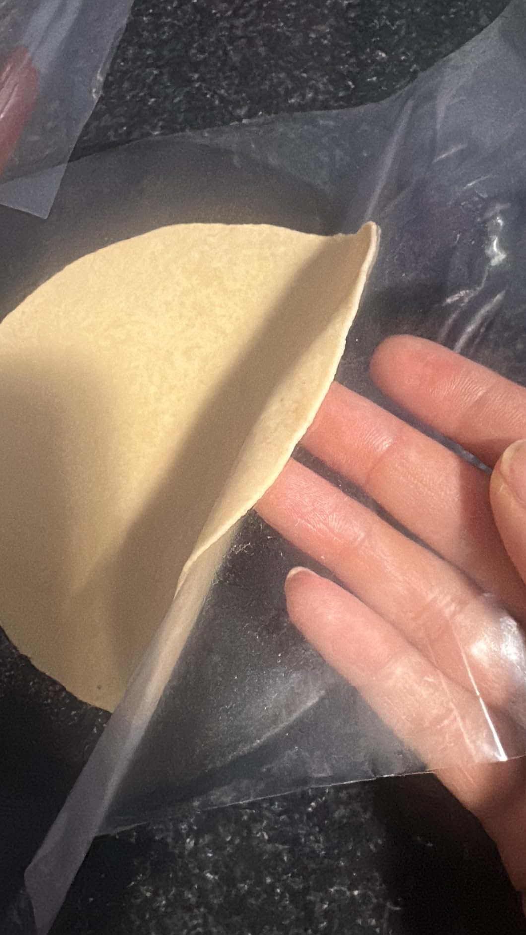 Victoria 8 Inches Cast Iron Tortilla Press, Roti Maker and Tortilladora, Pataconera Seasoned with Flaxseed Oil, Made in Colombia, Traditional Style, Black customer photo 2