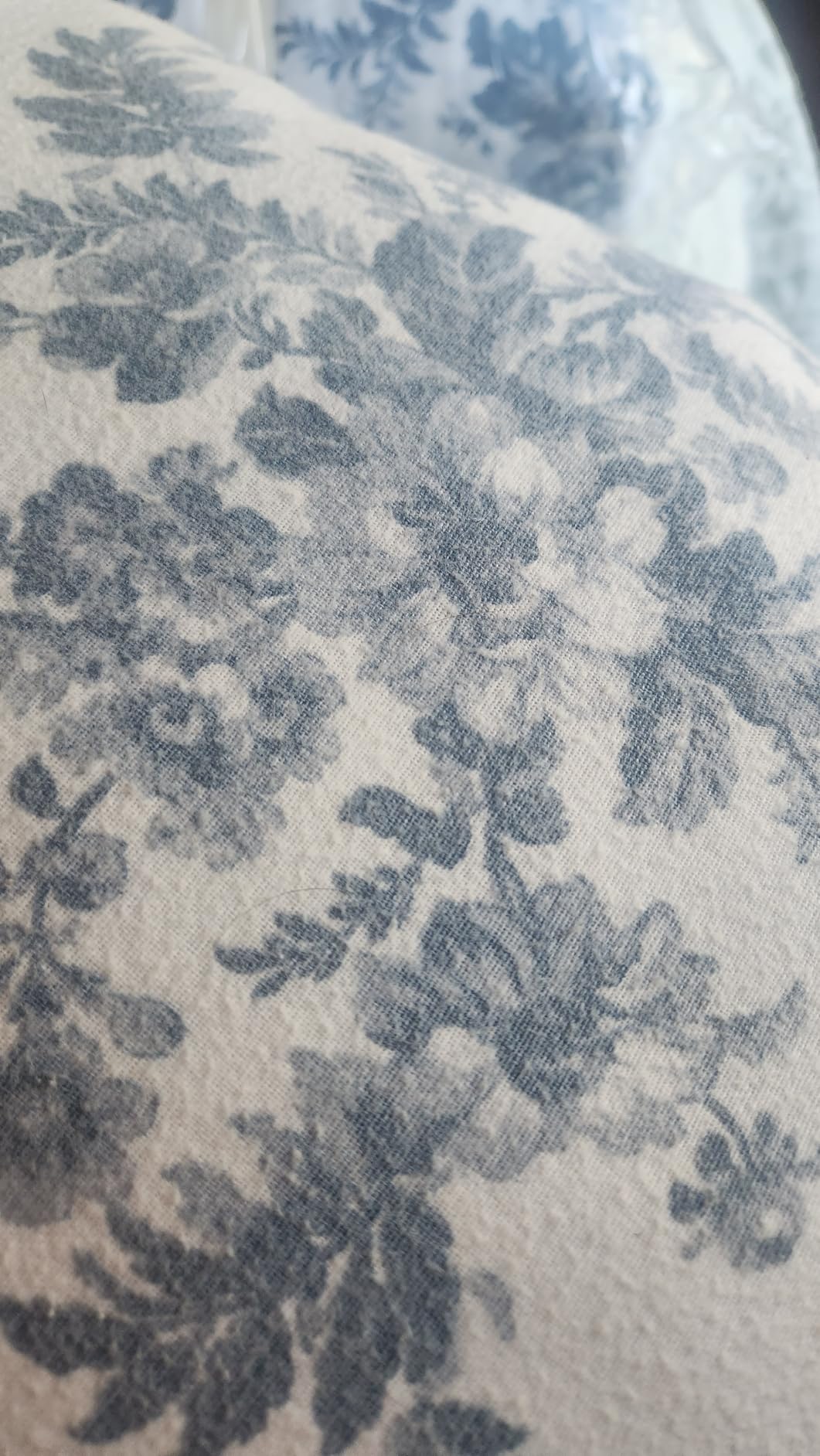 Laura Ashley - Flannel Sheets Queen Size, Anti-Pilling & Wrinkle Resistant Cotton, Touchably Soft for All-Season Comfort - Bed Sheets with Matching Pillowcases & Fitted Sheet (Audrey Pink) customer photo 1