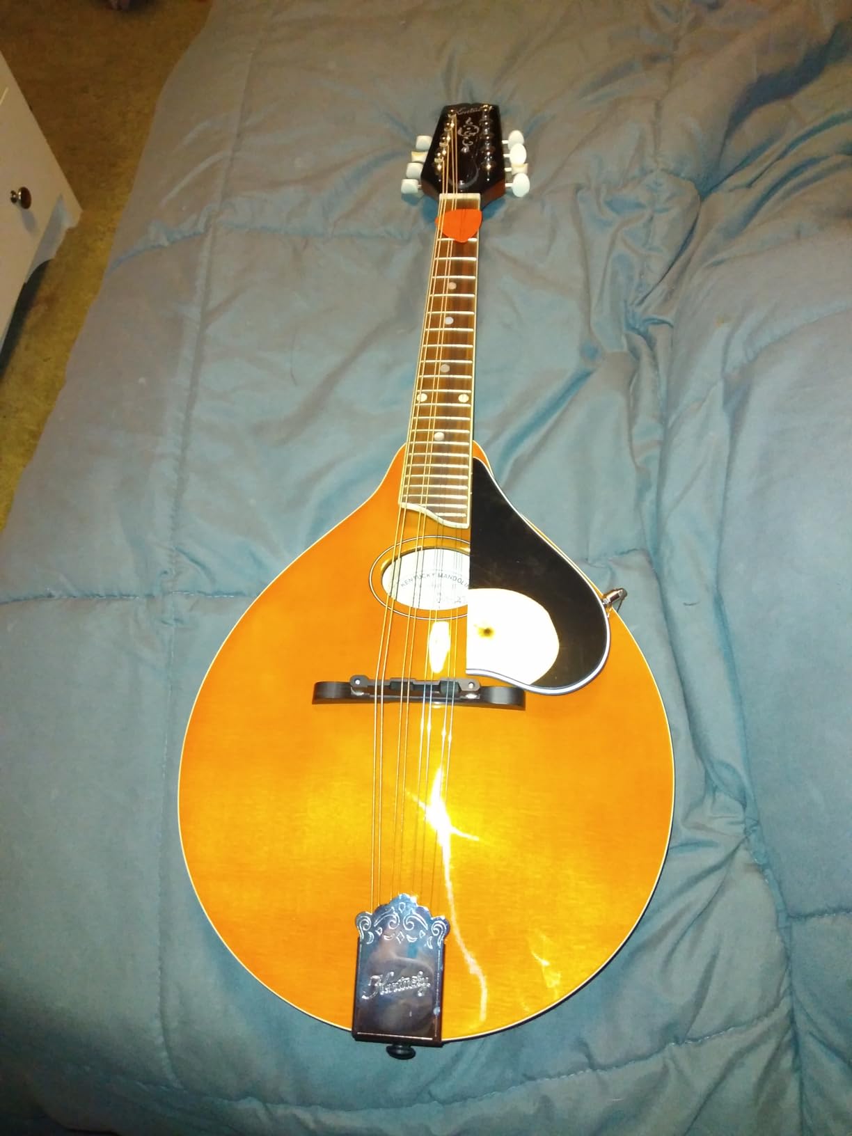 Kentucky KM-270 Artist Oval Hole A-Style Mandolin - Sunburst Finish - Solid Carved Spruce Top & Maple Body customer photo 1