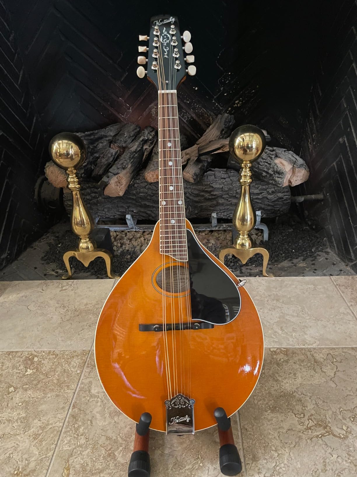Kentucky KM-270 Artist Oval Hole A-Style Mandolin - Sunburst Finish - Solid Carved Spruce Top & Maple Body customer photo 2