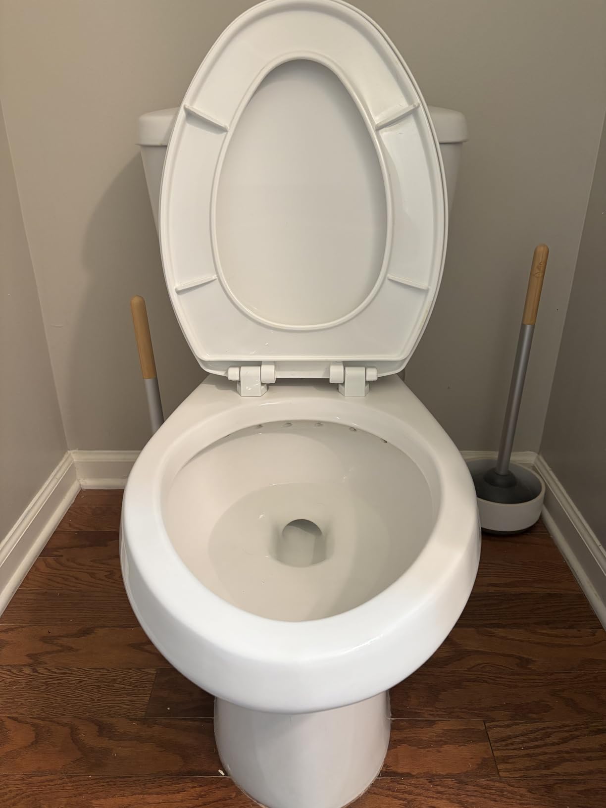 Mayfair Caswell Modern Slow Close Toilet Seat, Durable Plastic, Elongated, White customer photo 1