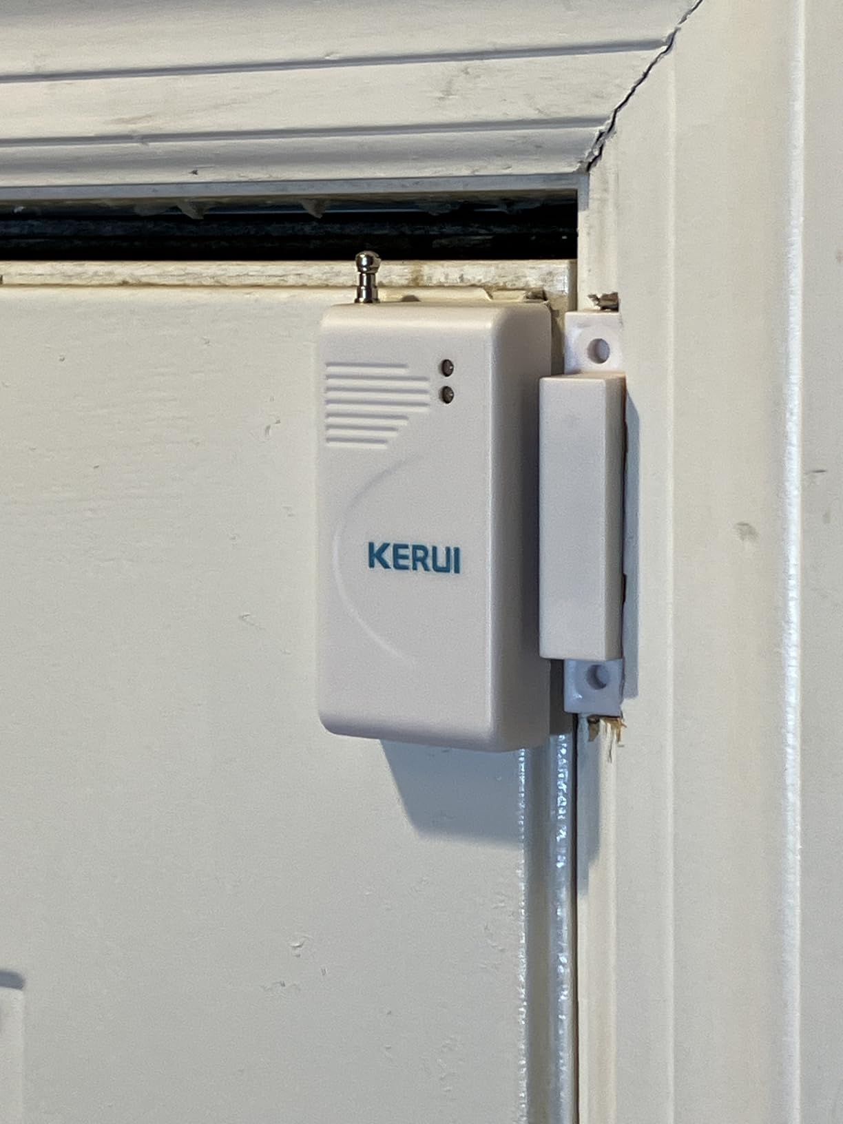 KERUI Standalone Home Office Shop Security Alarm System Kit,Wireless Loud Indoor/Outdoor Weatherproof Siren Horn with Remote Control and Door Contact Sensor,Motion Sensor,Up to 115db,NO WiFi/GSM/APP customer photo 1