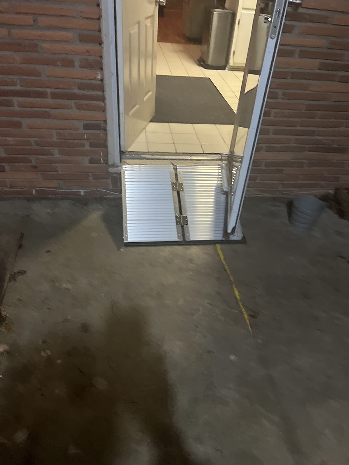 HOMCOM Wheelchair Ramp 6FT, FSA HSA Eligible Foldable Aluminum Threshold Ramp with Non-Slip Surface and Handle, 600lbs Weight Capacity, Suitcase Handicap Ramp for Home, Doorways, Curbs, Steps customer photo 2