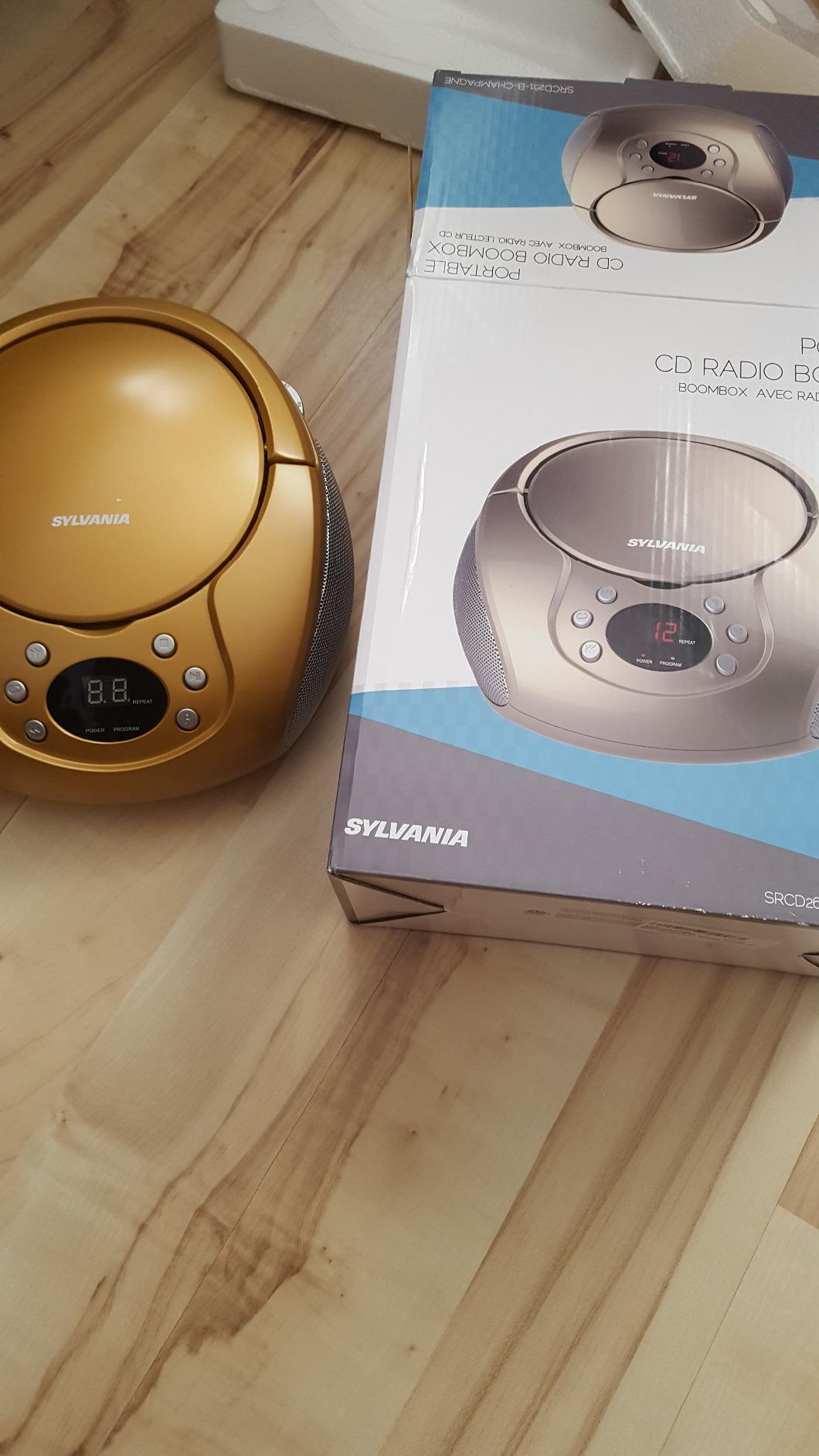 SYLVANIA SRCD261 Portable CD Player with AM/FM Radio (Champagne) customer photo 1