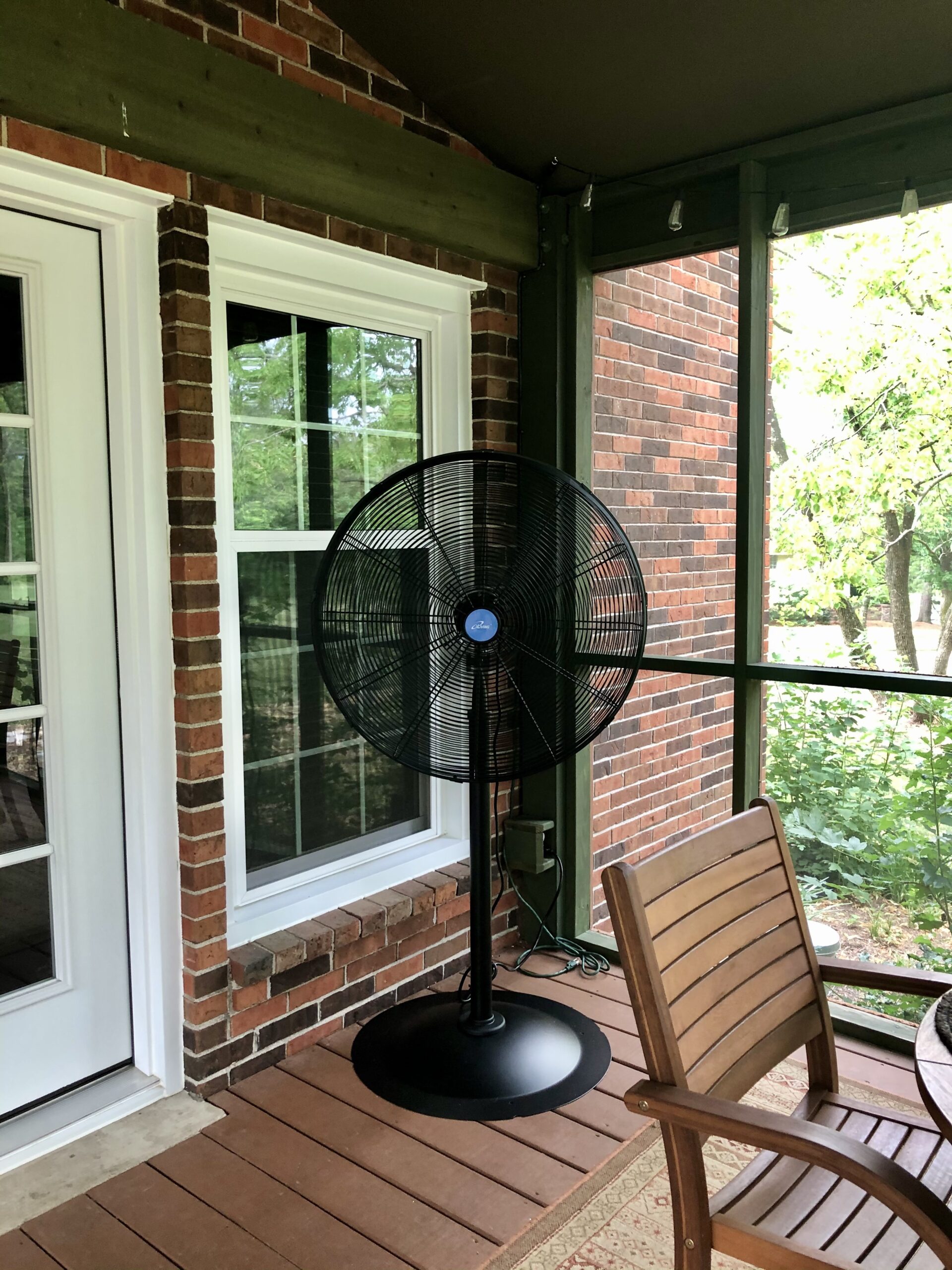 iLiving ILG8P30-72 Commercial Pedestal Floor Fan, 30-Inch, Industrial Heavy Duty Floor Standing Fan with 7261 CFM, Perfect for Home, Shop, Bedroom, Gym, Garage, Black customer photo 1