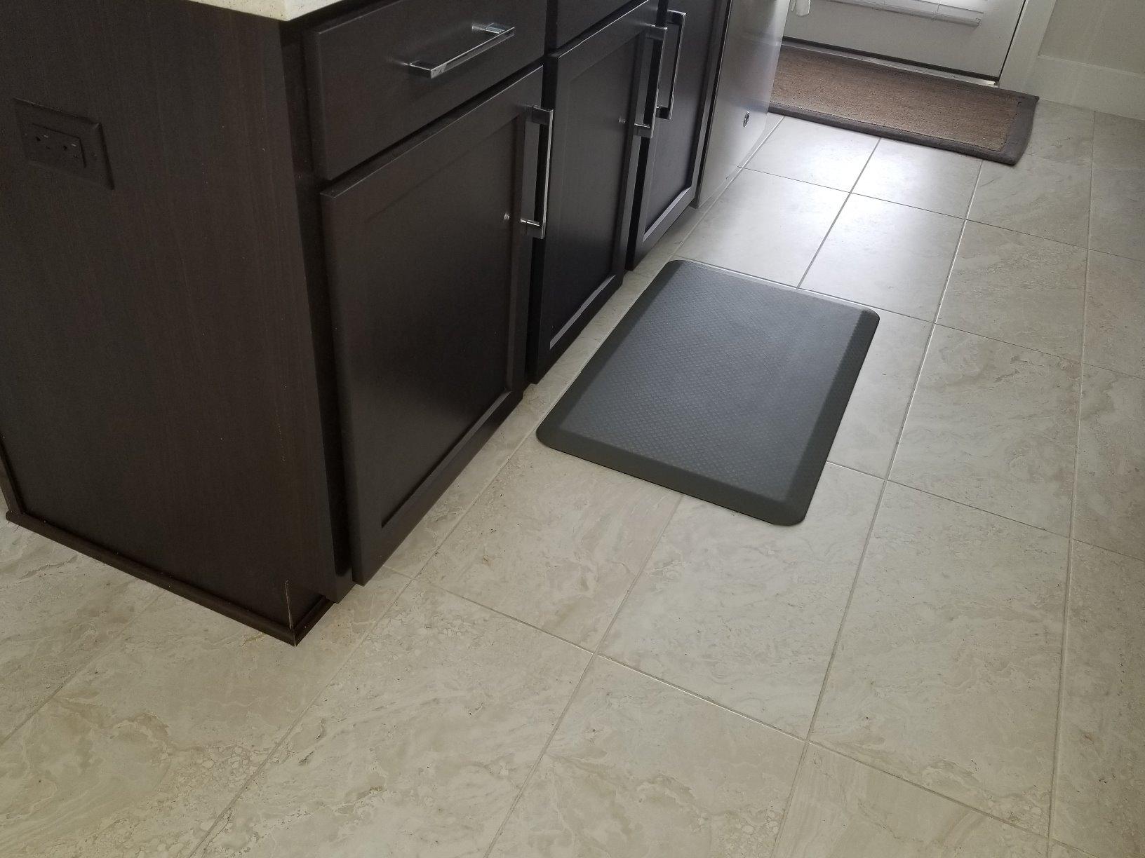 KANGAROO Thick Ergonomic Anti Fatigue Kitchen Mats for Floor, Cushioned Standing Office Desk Mat, Waterproof Scratch Resistant Topside, Supportive All Day Foot Comfort Padded Foam Rugs (20x32, Black) customer photo 2