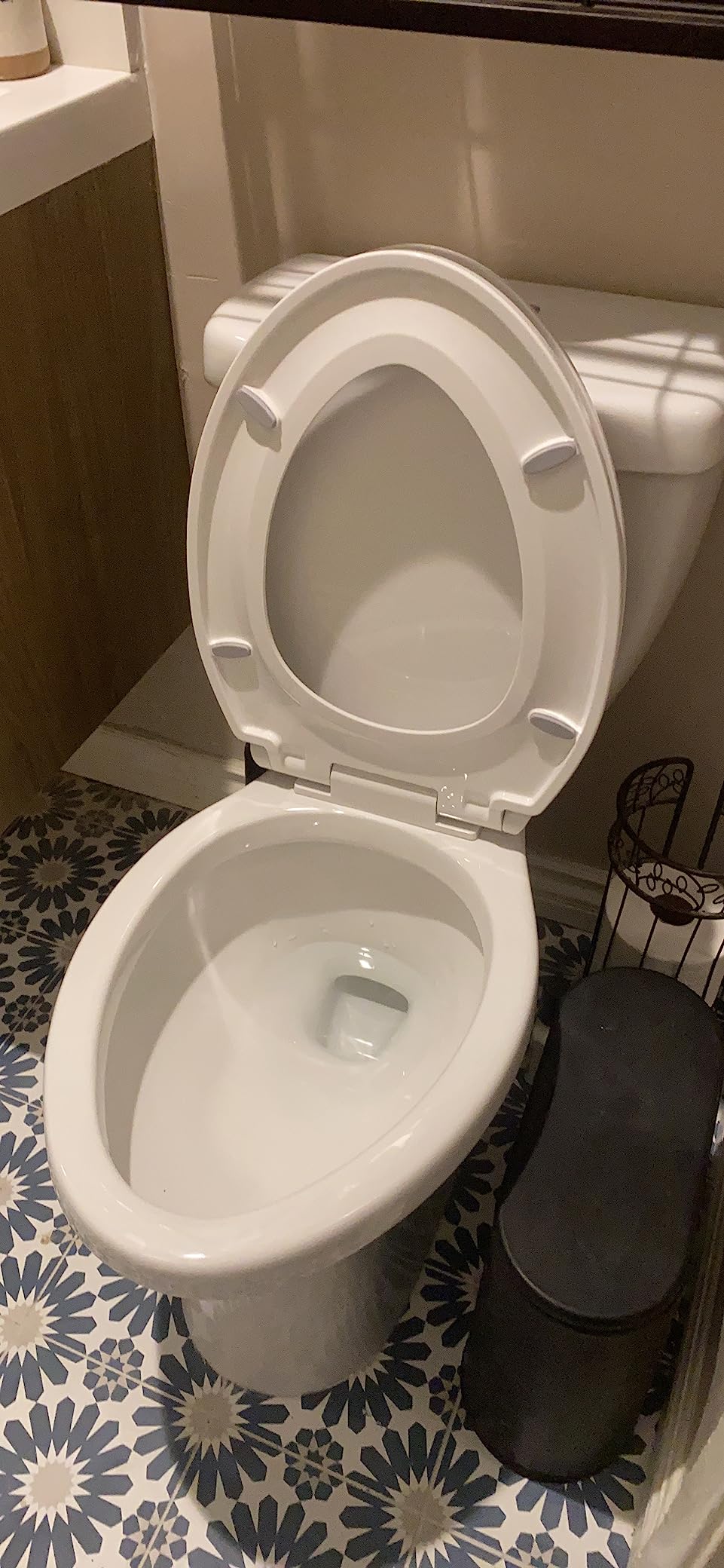 Delta Faucet Wycliffe Slow Close Elongated Toilet Seat with Non-Slip Seat Bumpers, Soft Close Toilet Seat Elongated, Toilet Seat Slow Close, White 811901-WH customer photo 1