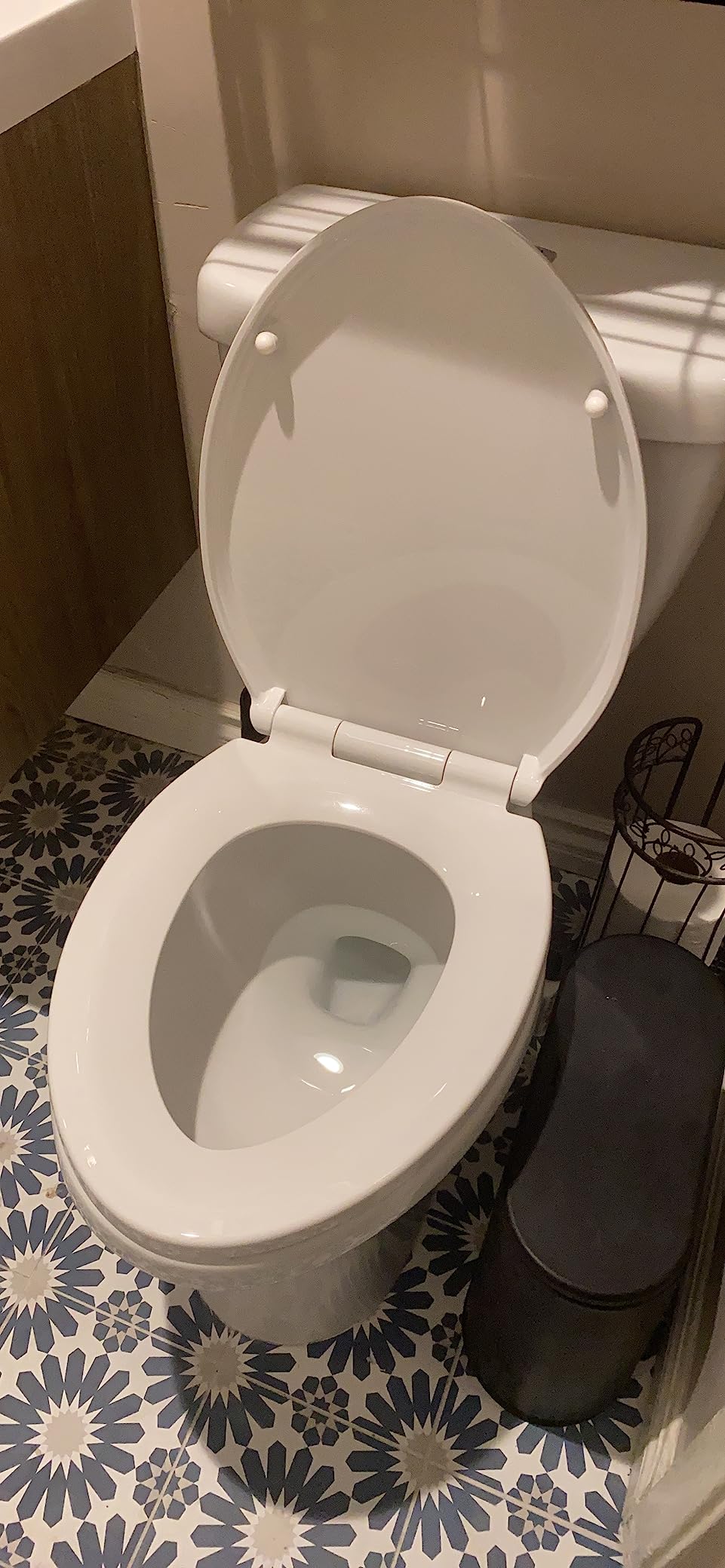 Delta Faucet Wycliffe Slow Close Elongated Toilet Seat with Non-Slip Seat Bumpers, Soft Close Toilet Seat Elongated, Toilet Seat Slow Close, White 811901-WH customer photo 2