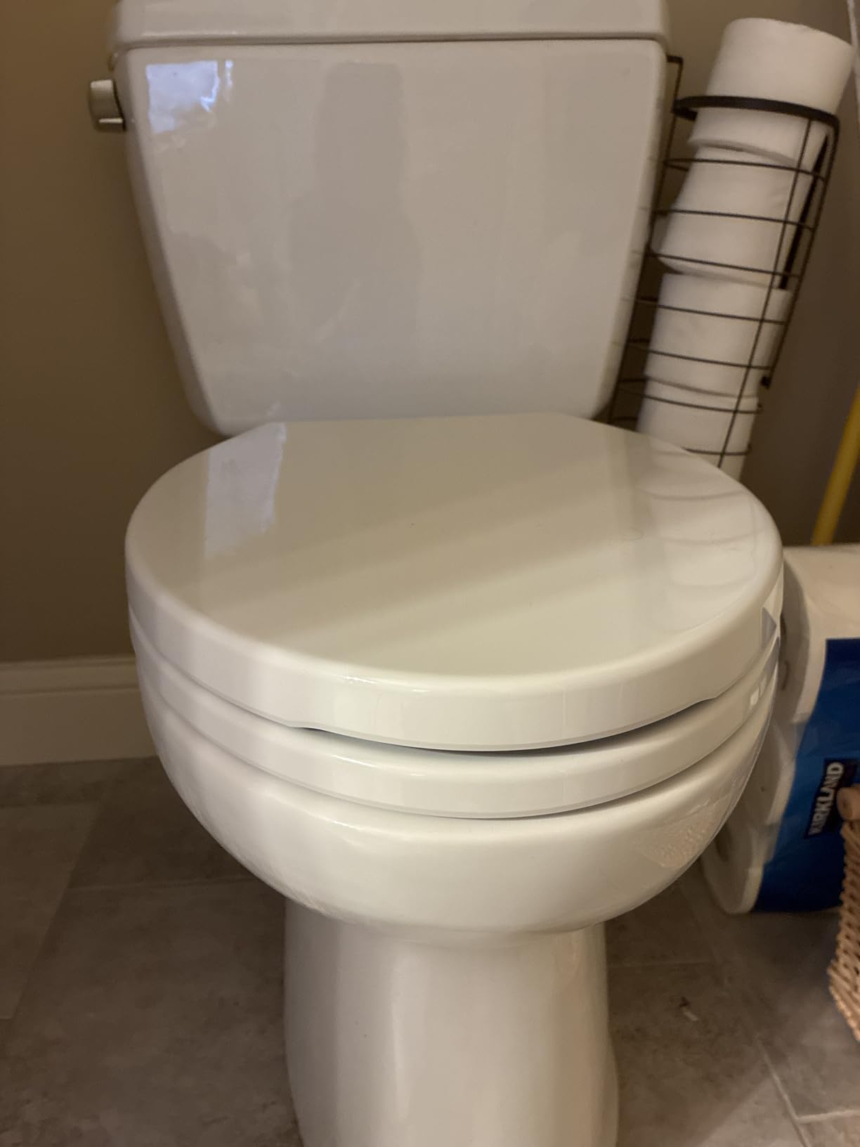 Delta Faucet Morgan Elongated Slow-Close White Toilet Seat with Non-Slip Seat Bumpers, White 811903-WH customer photo 2