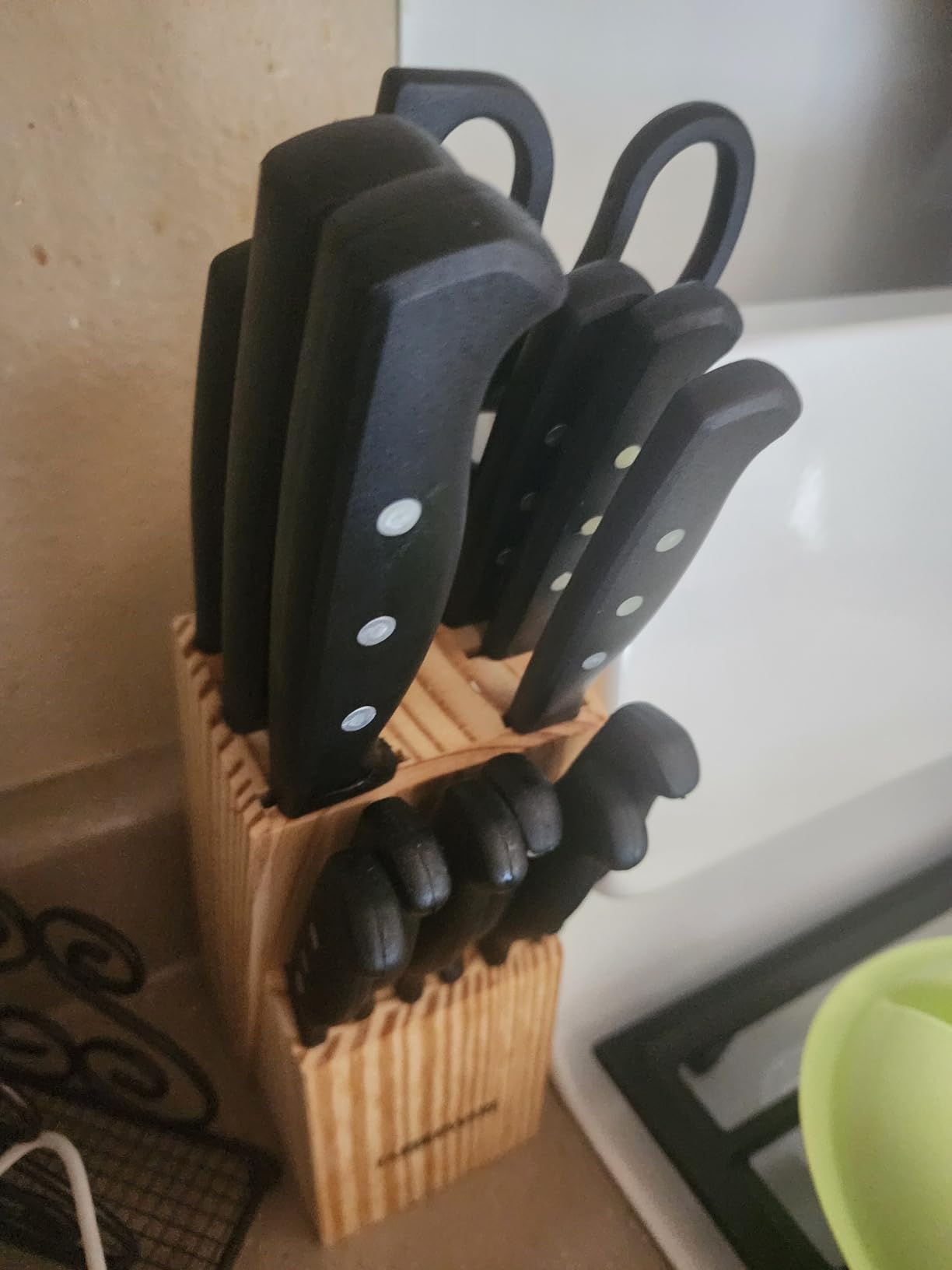 Farberware 22-Piece Never Needs Sharpening Triple Rivet High-Carbon Stainless Steel Knife Block and Kitchen Tool Set, Black, Durable AND Precision Cutlery customer photo 1