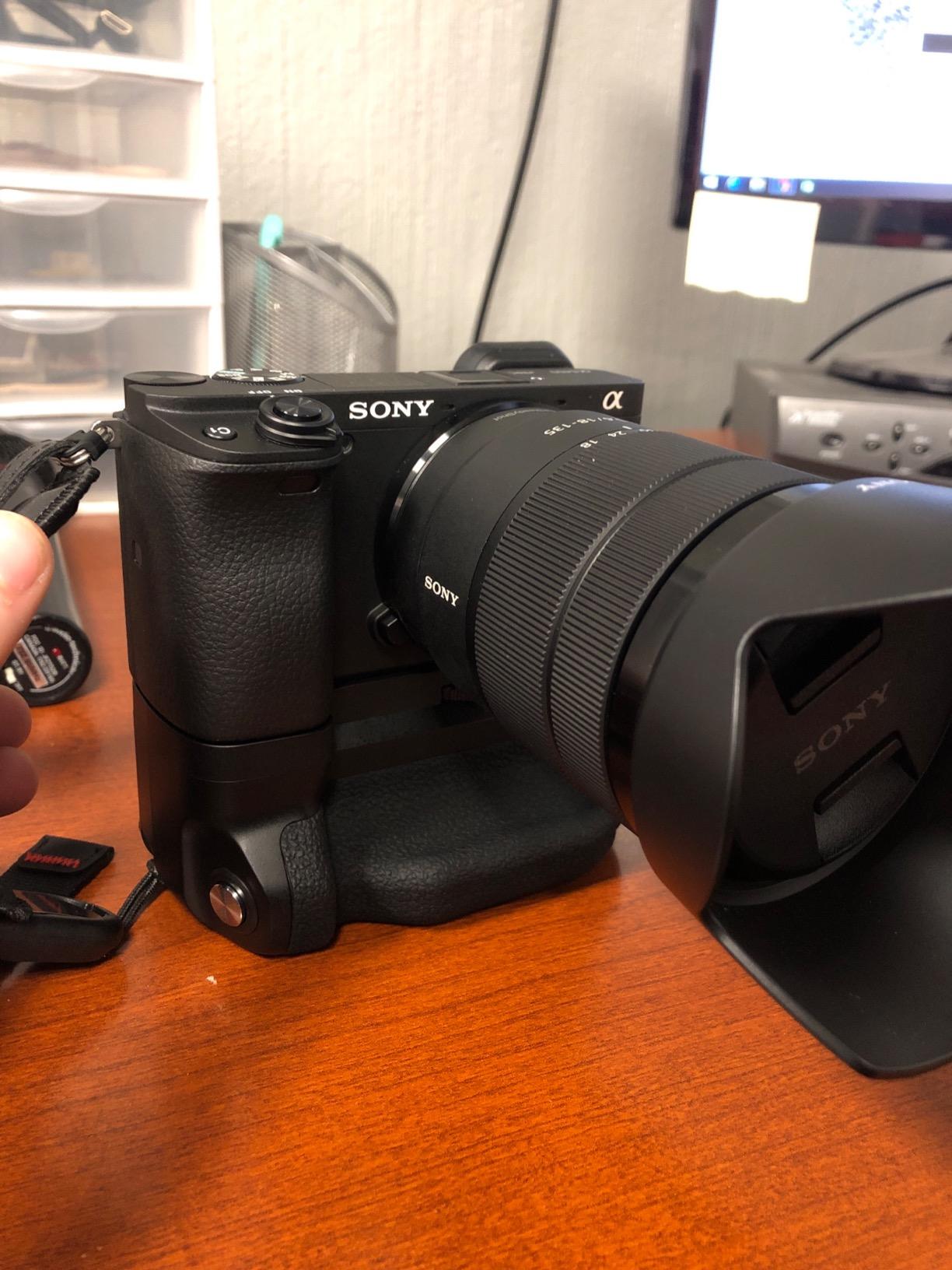 Meike MK-A6300 PRO Battery Grip with Built-in Remote Controller for Sony A6100 A6400 A6300 A6000 customer photo 1