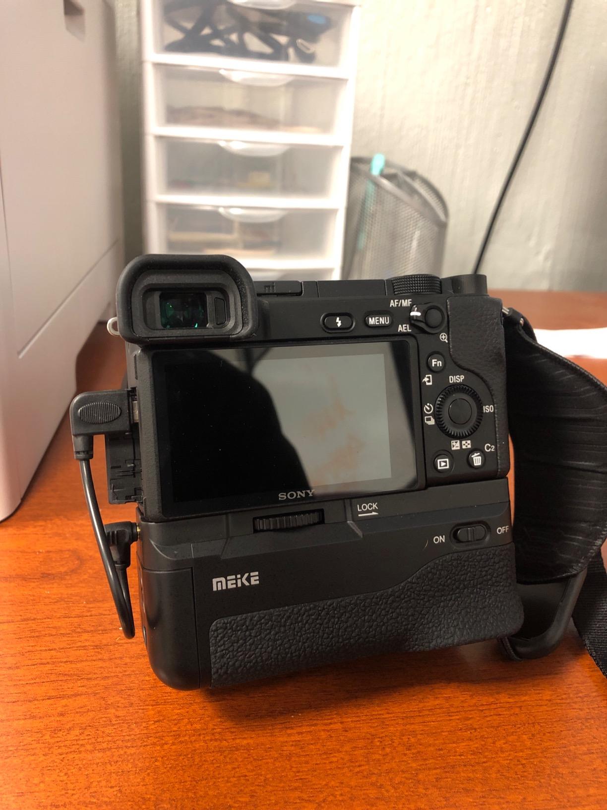 Meike MK-A6300 PRO Battery Grip with Built-in Remote Controller for Sony A6100 A6400 A6300 A6000 customer photo 2