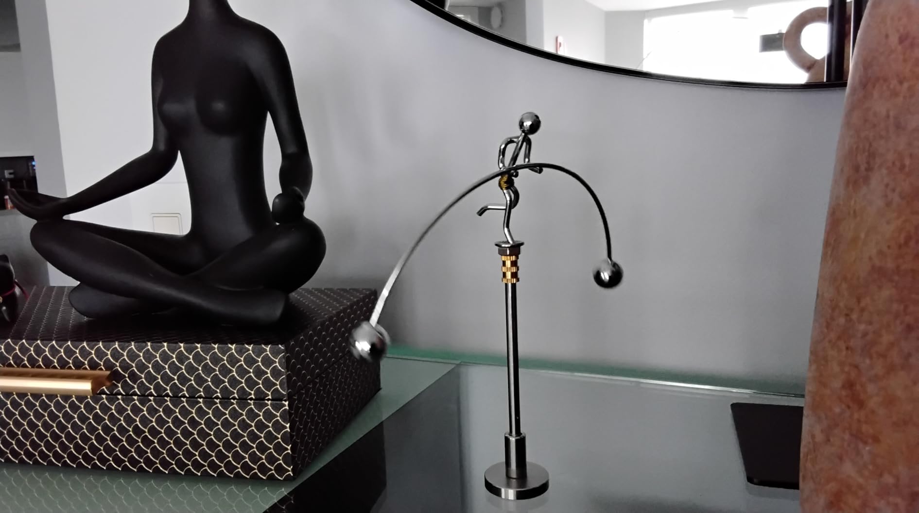 Sunnytech Steel Balance Toy Weightlifter Kinetic Art Balance Toy Balancing Decompressive Science Psychology Home Offic Decor Desk Decor WJ049 customer photo 1