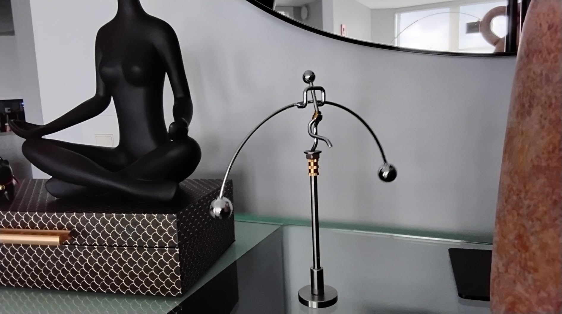 Sunnytech Steel Balance Toy Weightlifter Kinetic Art Balance Toy Balancing Decompressive Science Psychology Home Offic Decor Desk Decor WJ049 customer photo 2