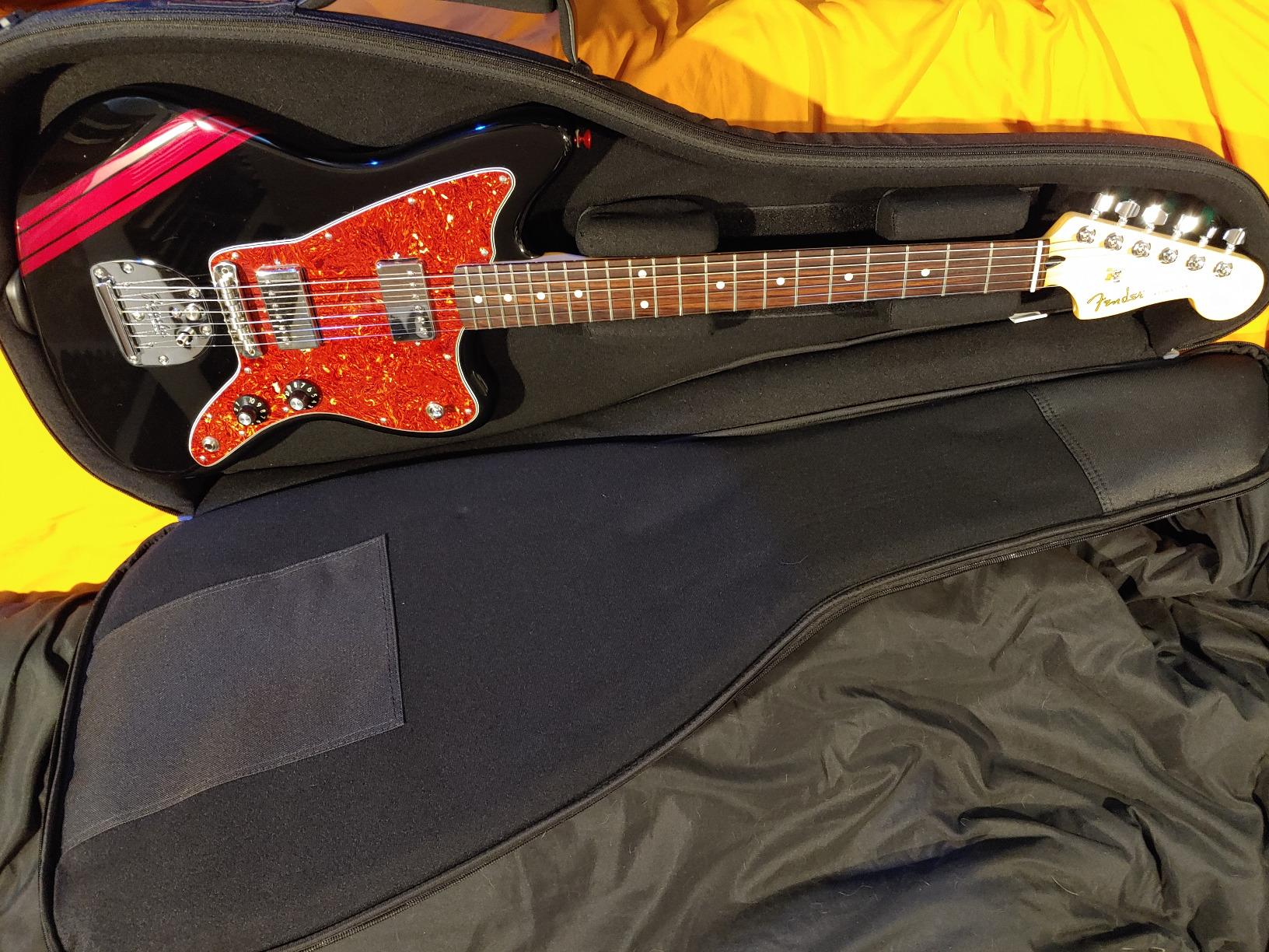 Fender FE1225 Electric Guitar Gig Bag, Black customer photo 1