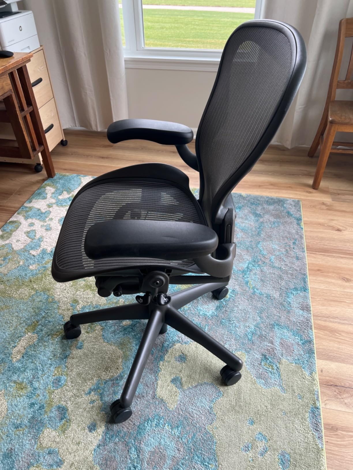 Classic Aeron Chair-Aluminum, Size B customer photo 1